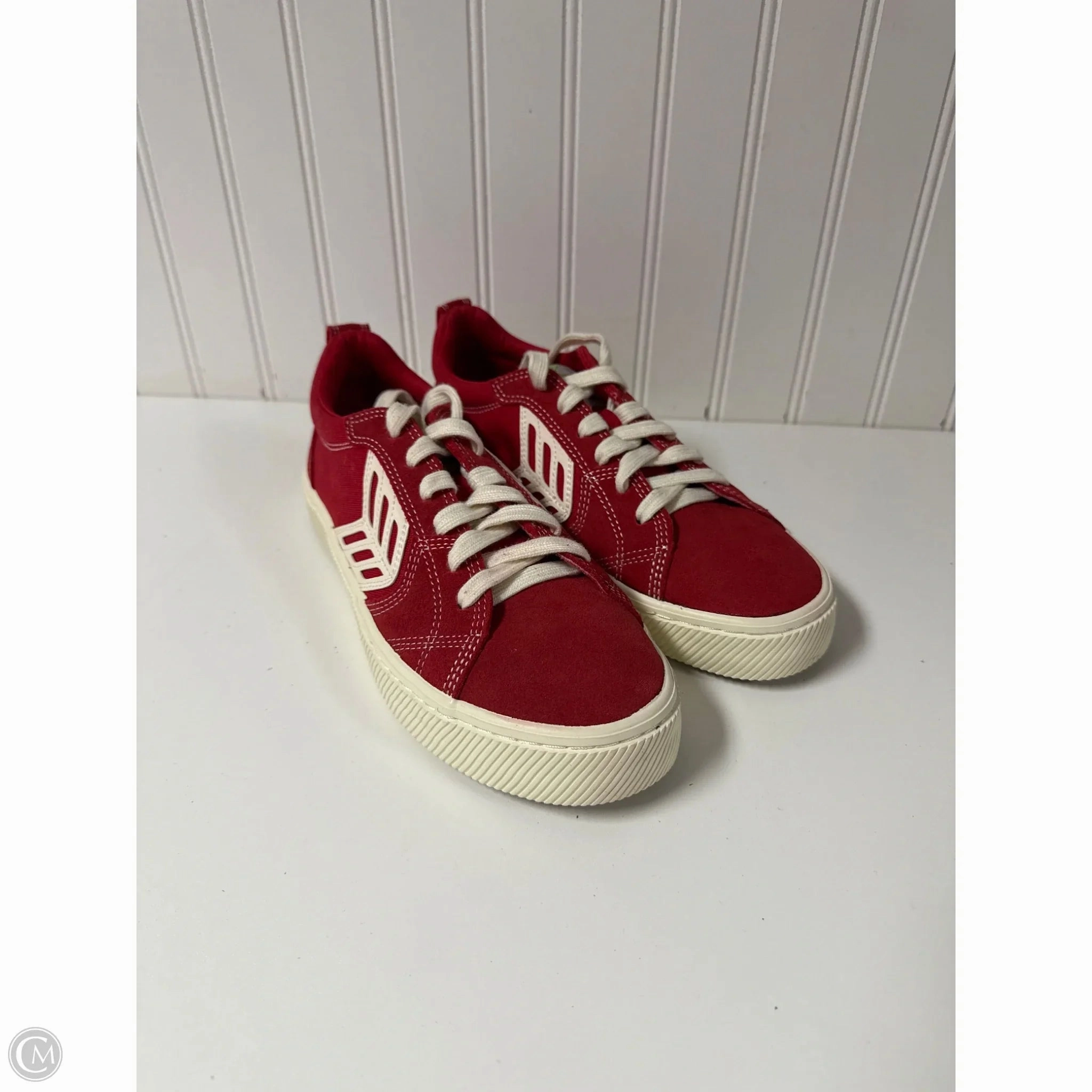 Urban Luxury Grip Enhancing Outsole Shoes Sneakers By Cariuma In Red & White, Size: 8