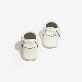Easy Clean Surface Eco Friendly Newborn Bright White Moccasin Baby Shoe