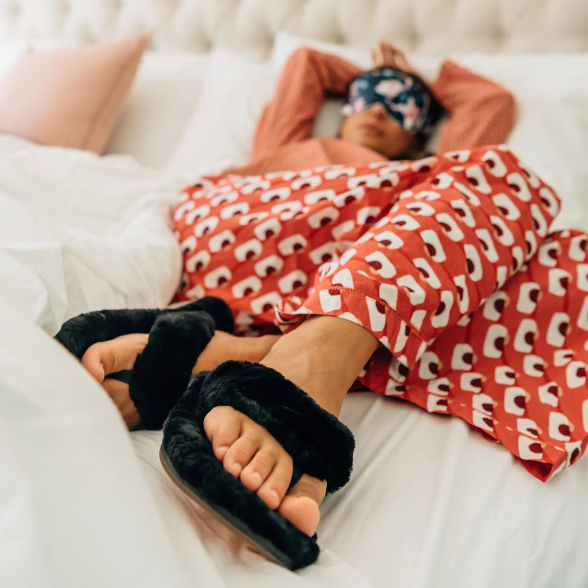 On Foot Chic Shoes Kpe'a Heu - Black