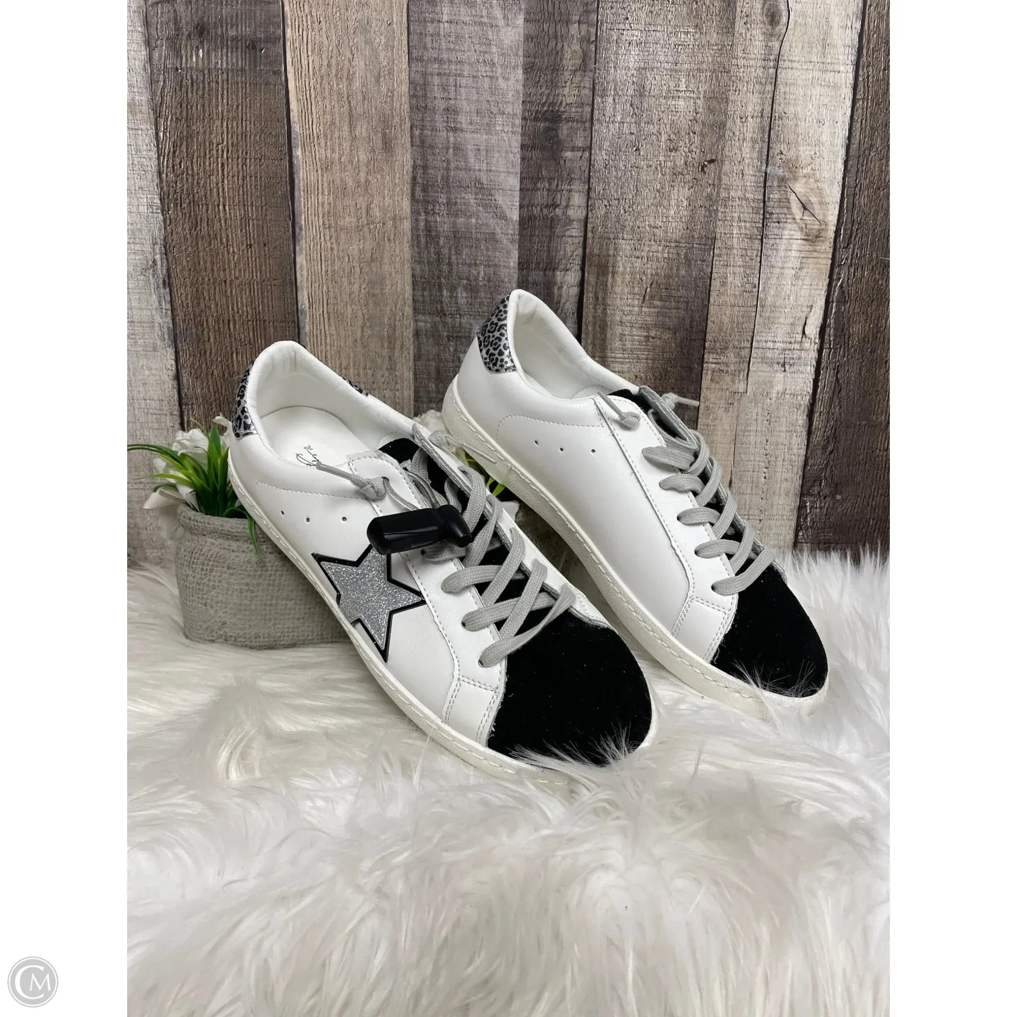 Street Trail Motion Control Frame Shoes Sneakers By Vintage Havana In White, Size: 11