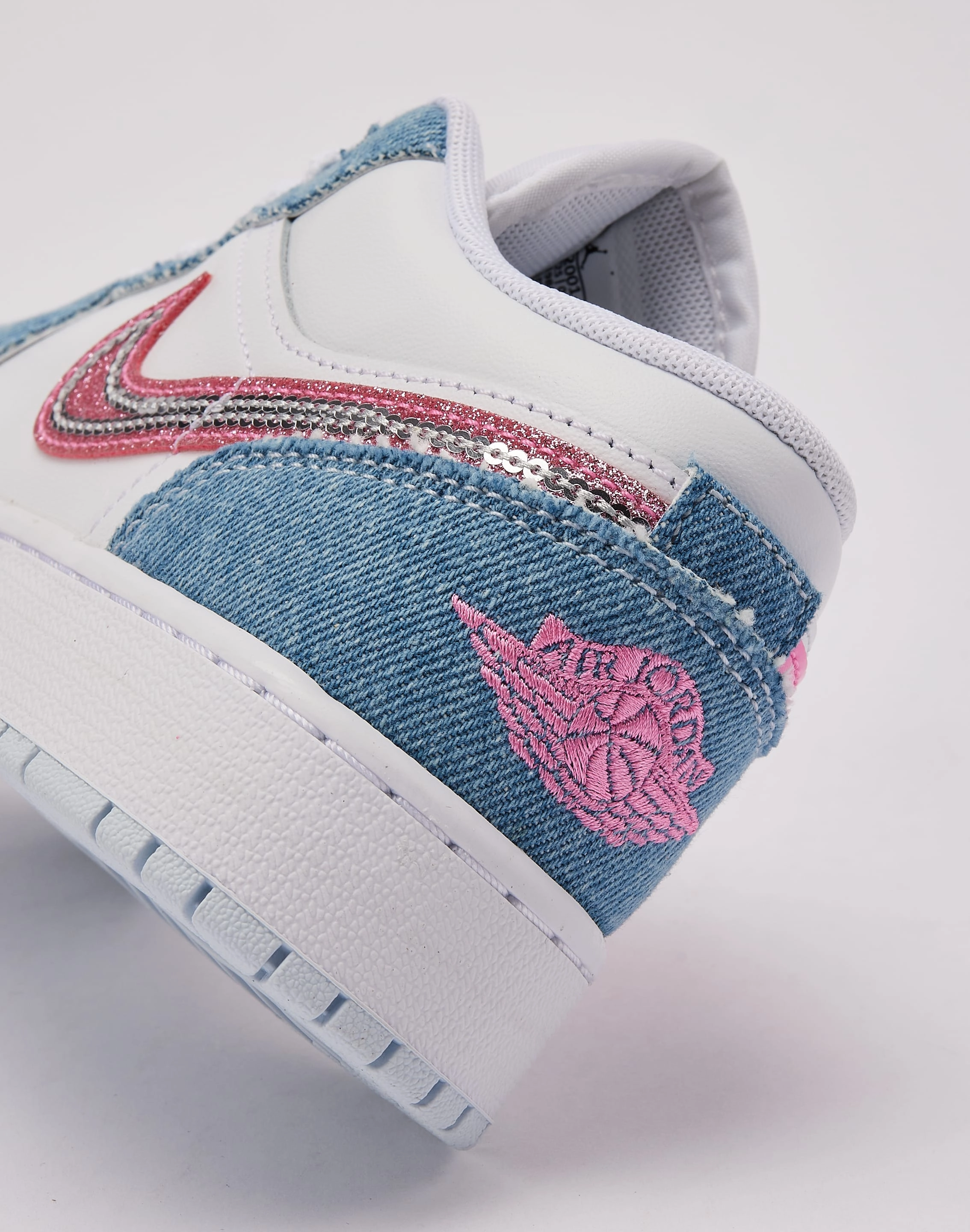 Cool kids' shoes ventilation channels Jordan Air Jordan 1 Low SE Grade-School