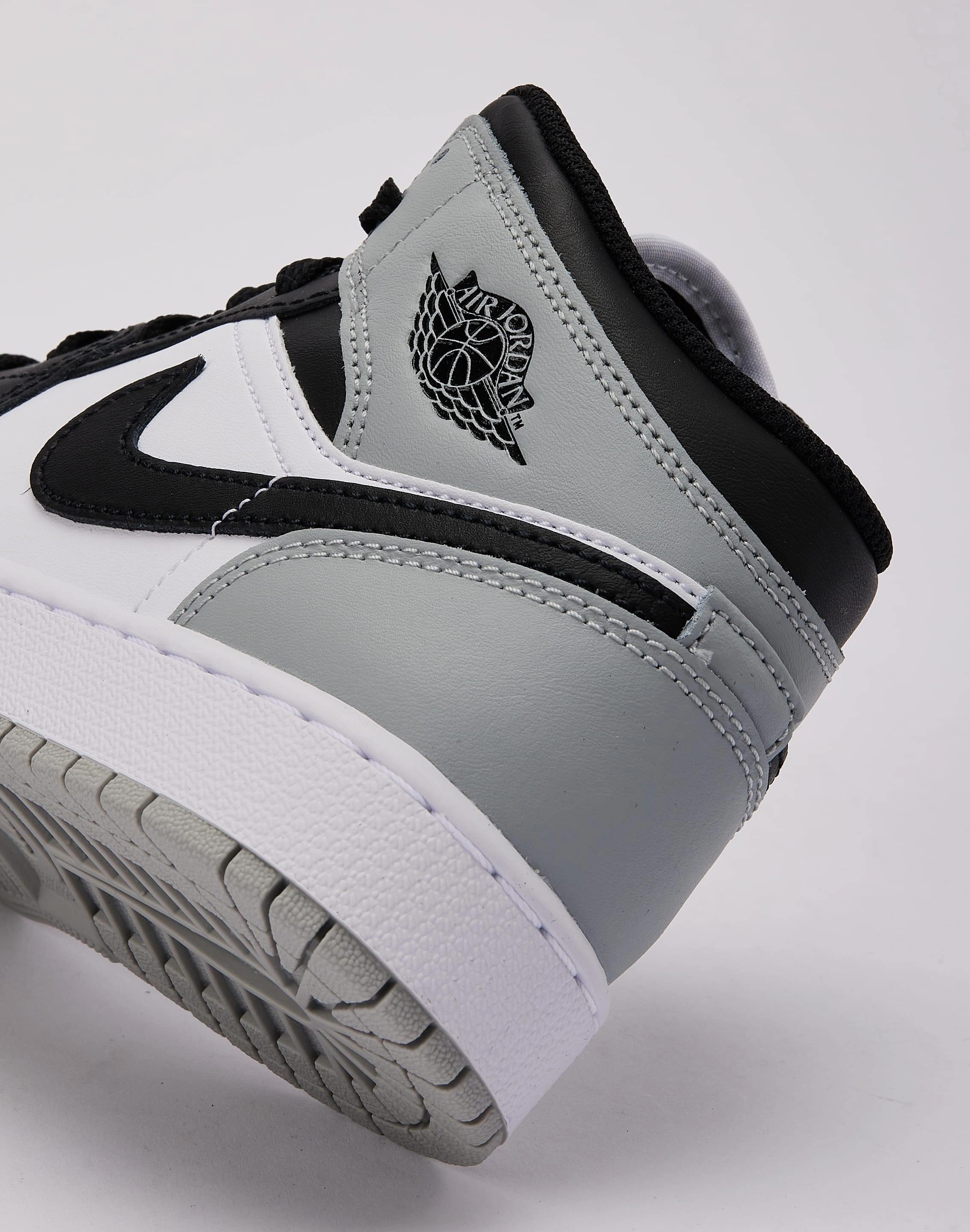 Adjustable - strap kids' shoes Flat - heeled kids' shoes Jordan Air Jordan 1 Mid Grade-School