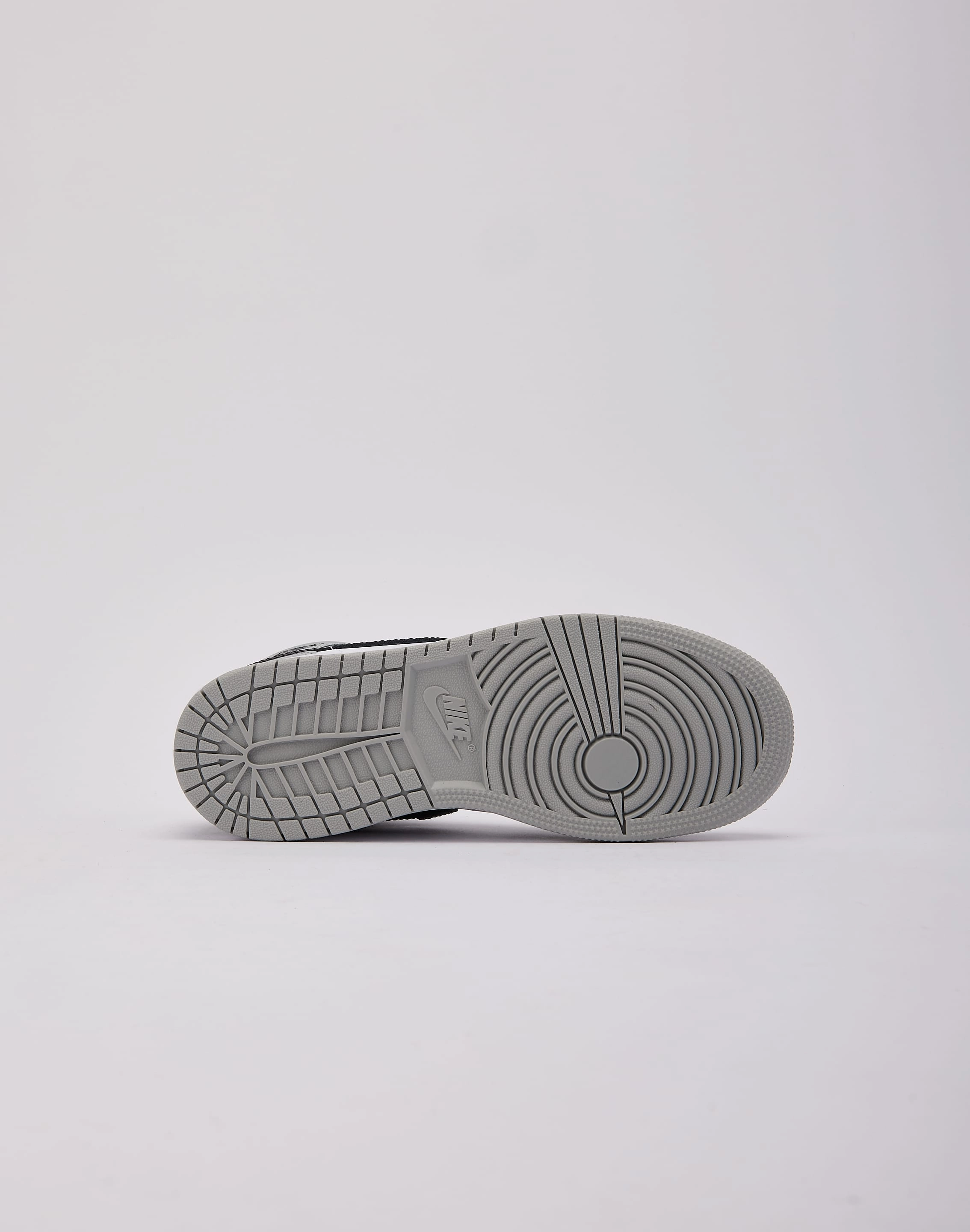 Wide - fit kids' shoes Comfortable kids' shoes Jordan Air Jordan 1 Mid Grade-School