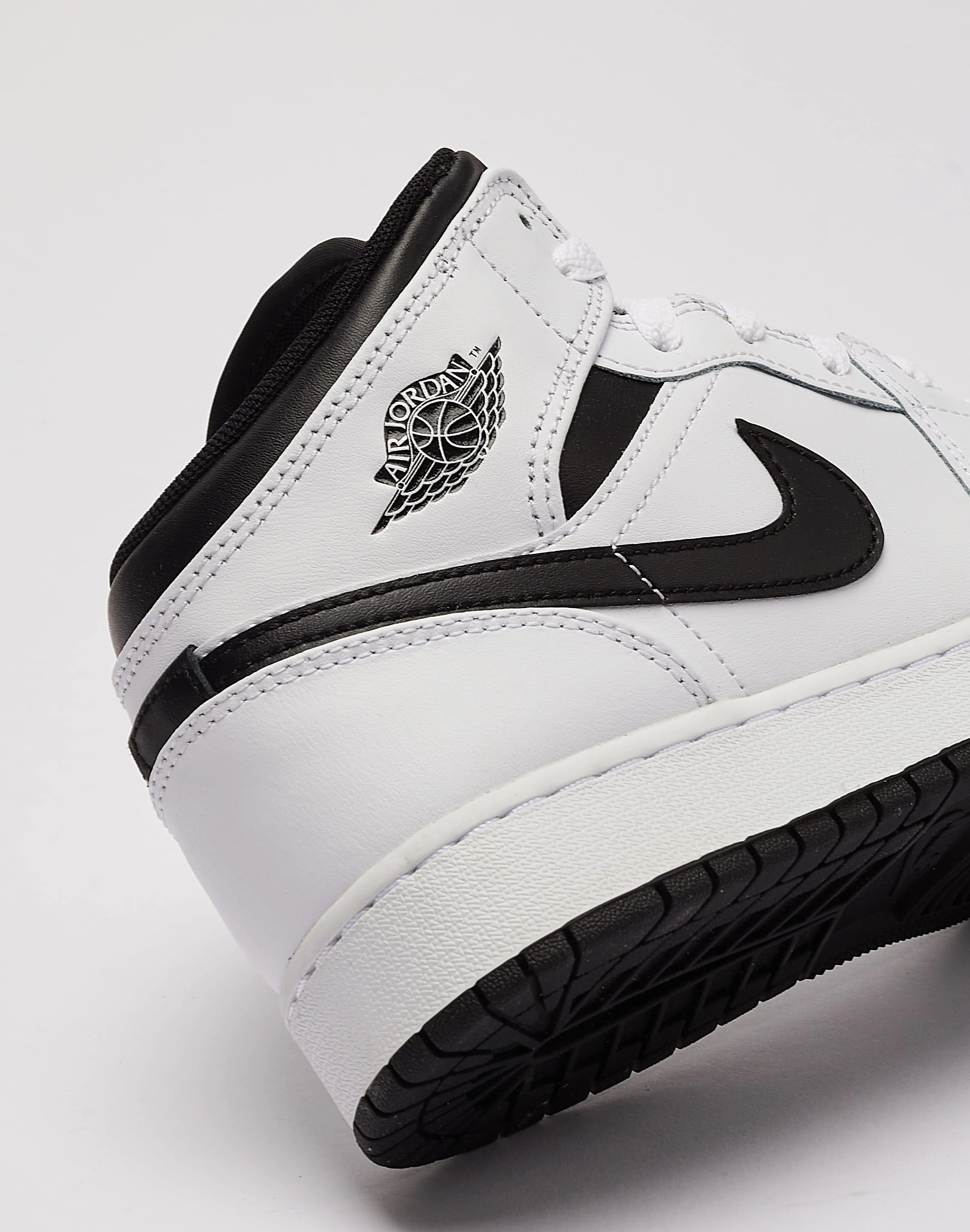 Jordan Air Jordan 1 Mid Grade-School Removable Insole Option Cushioned Midsole