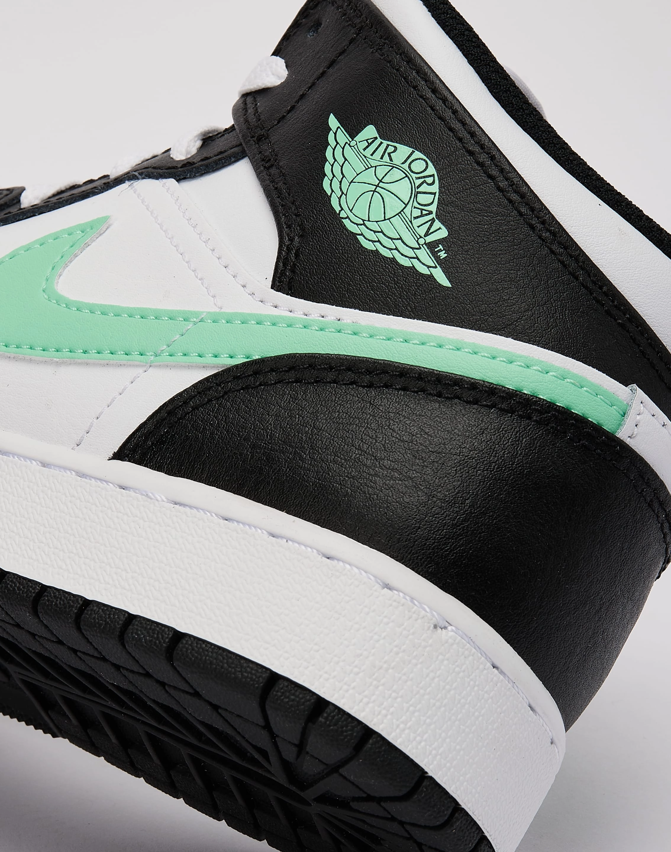 Breathable Airflow System Jordan Air Jordan 1 Mid Grade-School