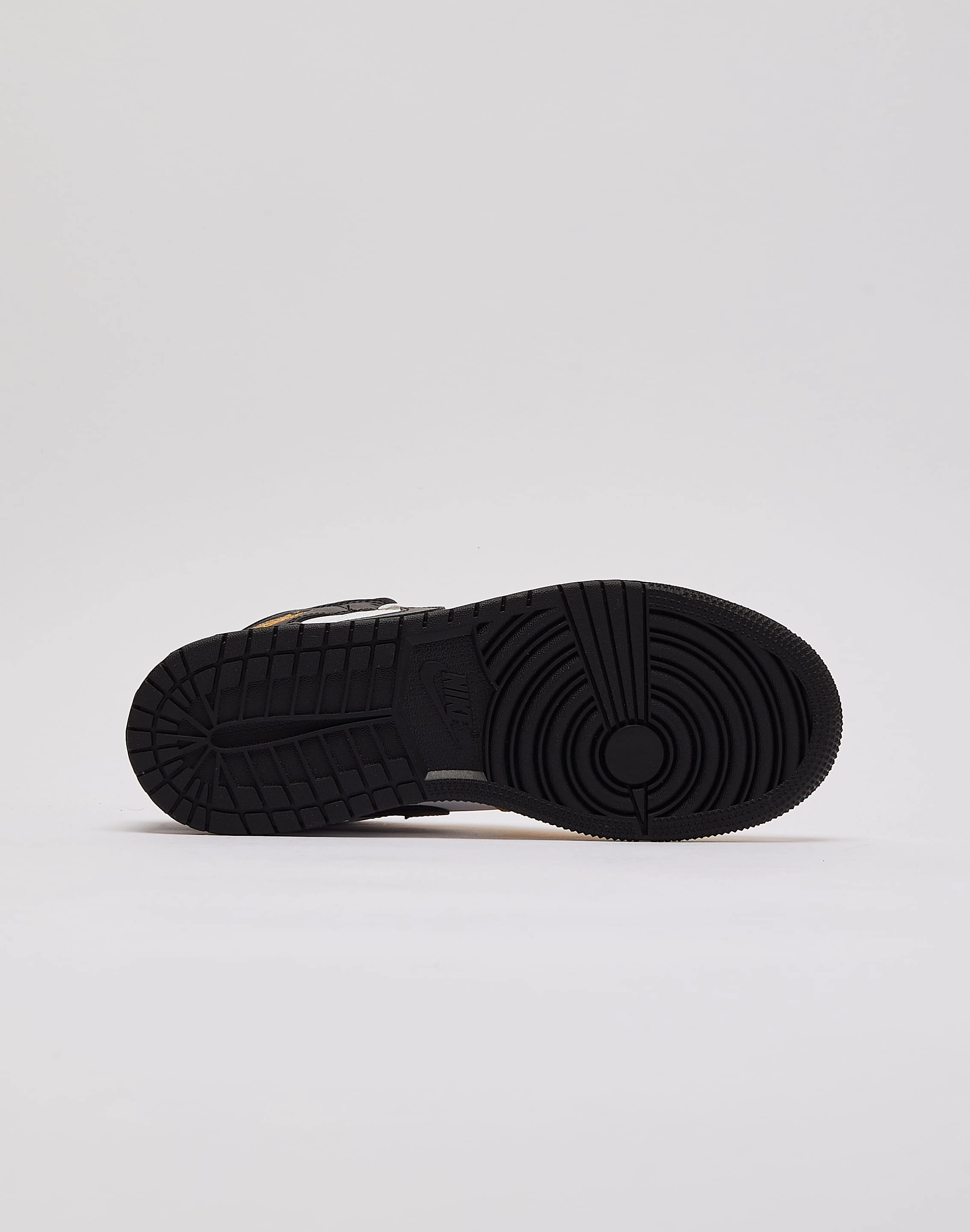 SustainableMaterial Kids' party shoes Jordan Air Jordan 1 Mid Grade-School