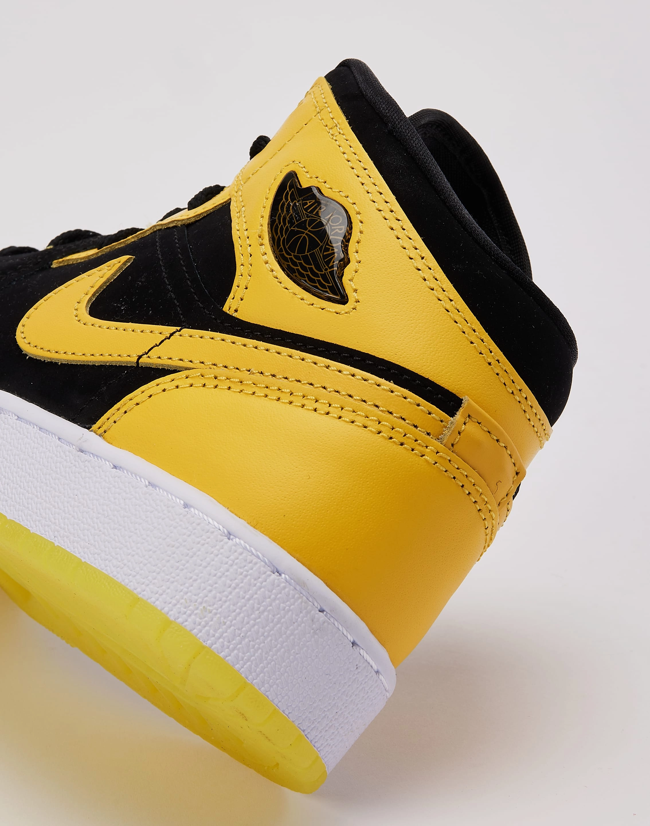 Jordan Air Jordan 1 Mid SE 'New Love' Grade-School Flexible structure