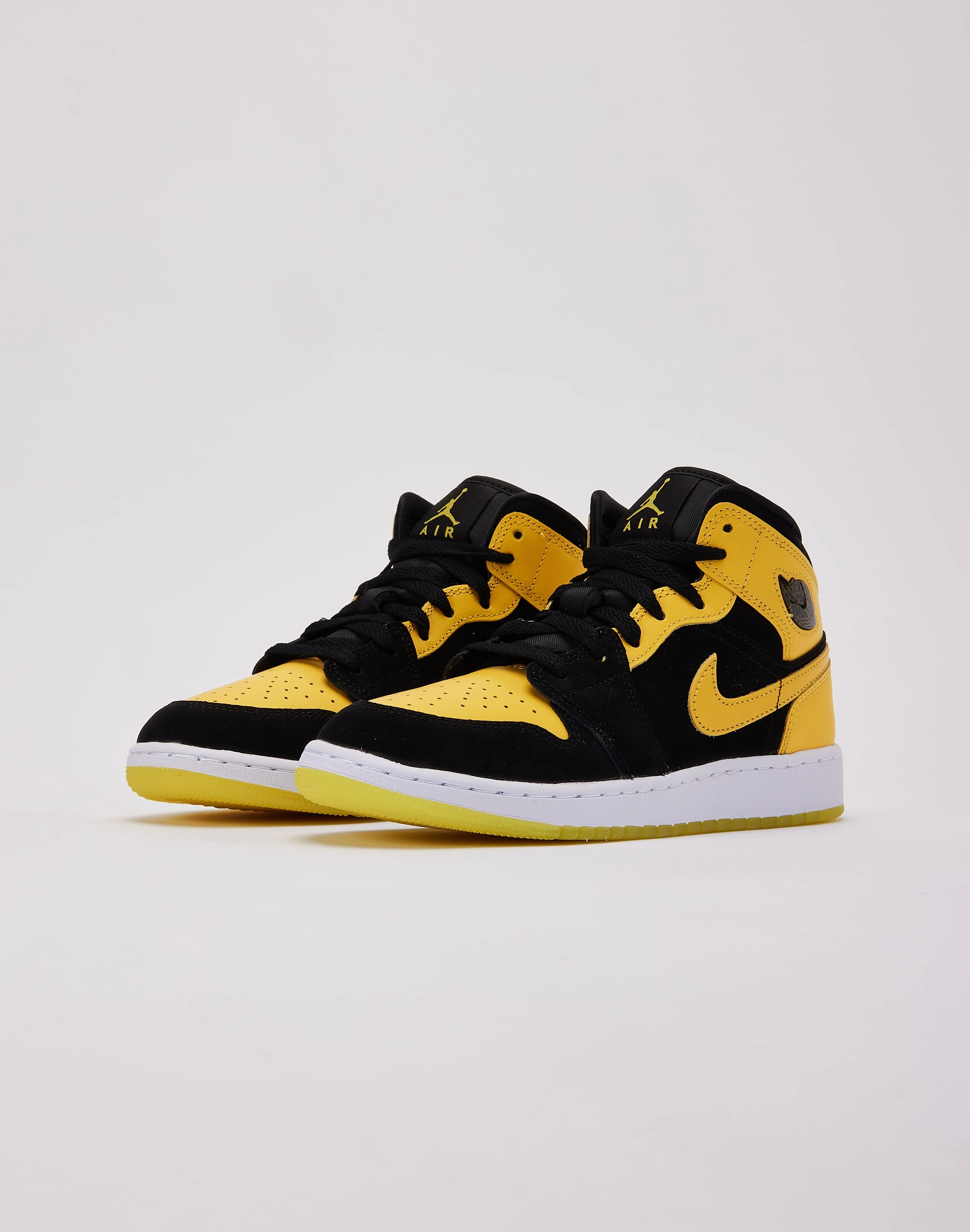 Cute kids' shoes Jordan Air Jordan 1 Mid SE 'New Love' Grade-School