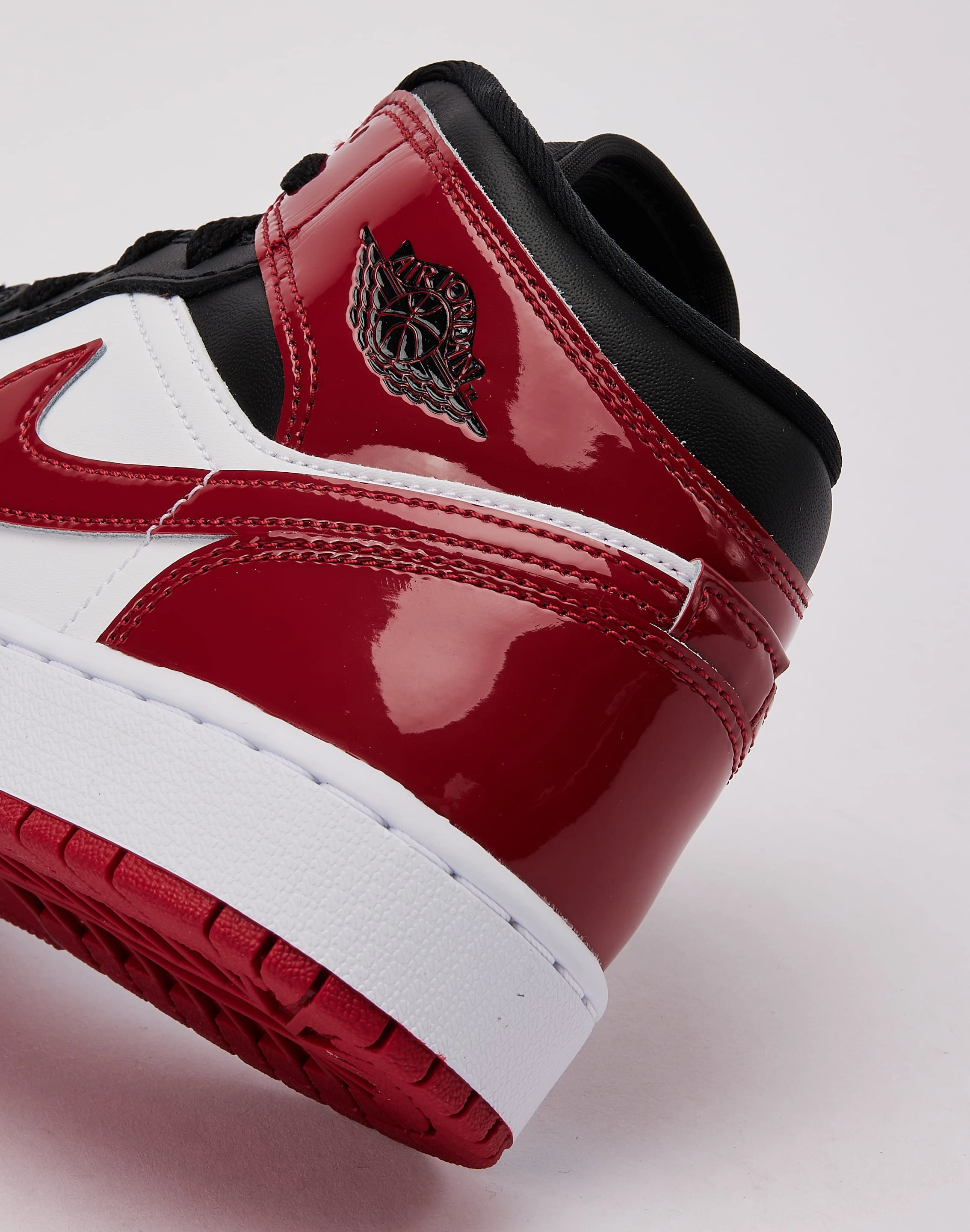 Non Slip Outsole Jordan Air Jordan 1 Mid SE Grade-School