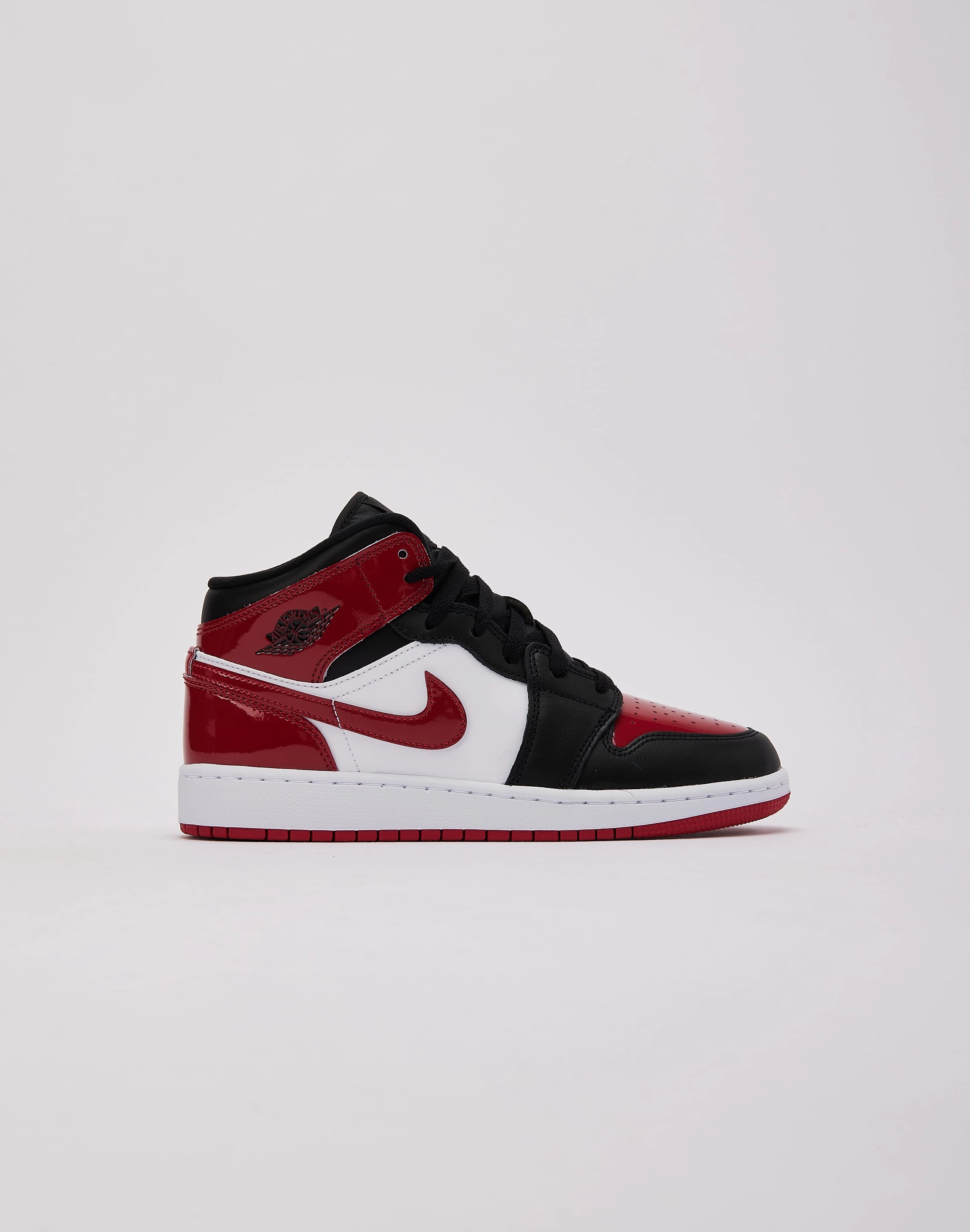 Jordan Air Jordan 1 Mid SE Grade-School Water Resistant Preschoolers' fashion