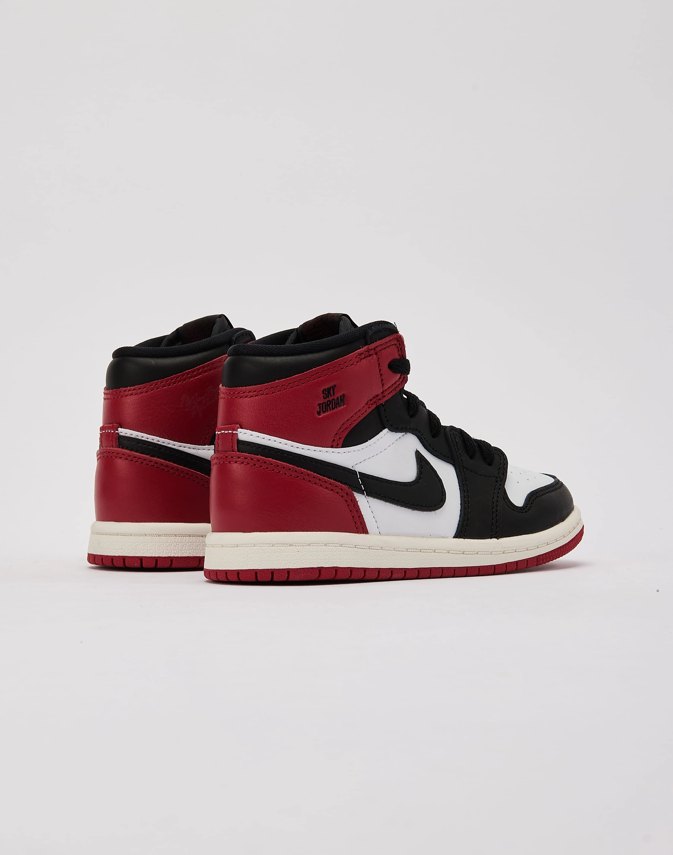 Jordan Air Jordan 1 Retro High OG 'Black Toe Reimagined' Toddler Ergonomic Footbed Adjustable Straps