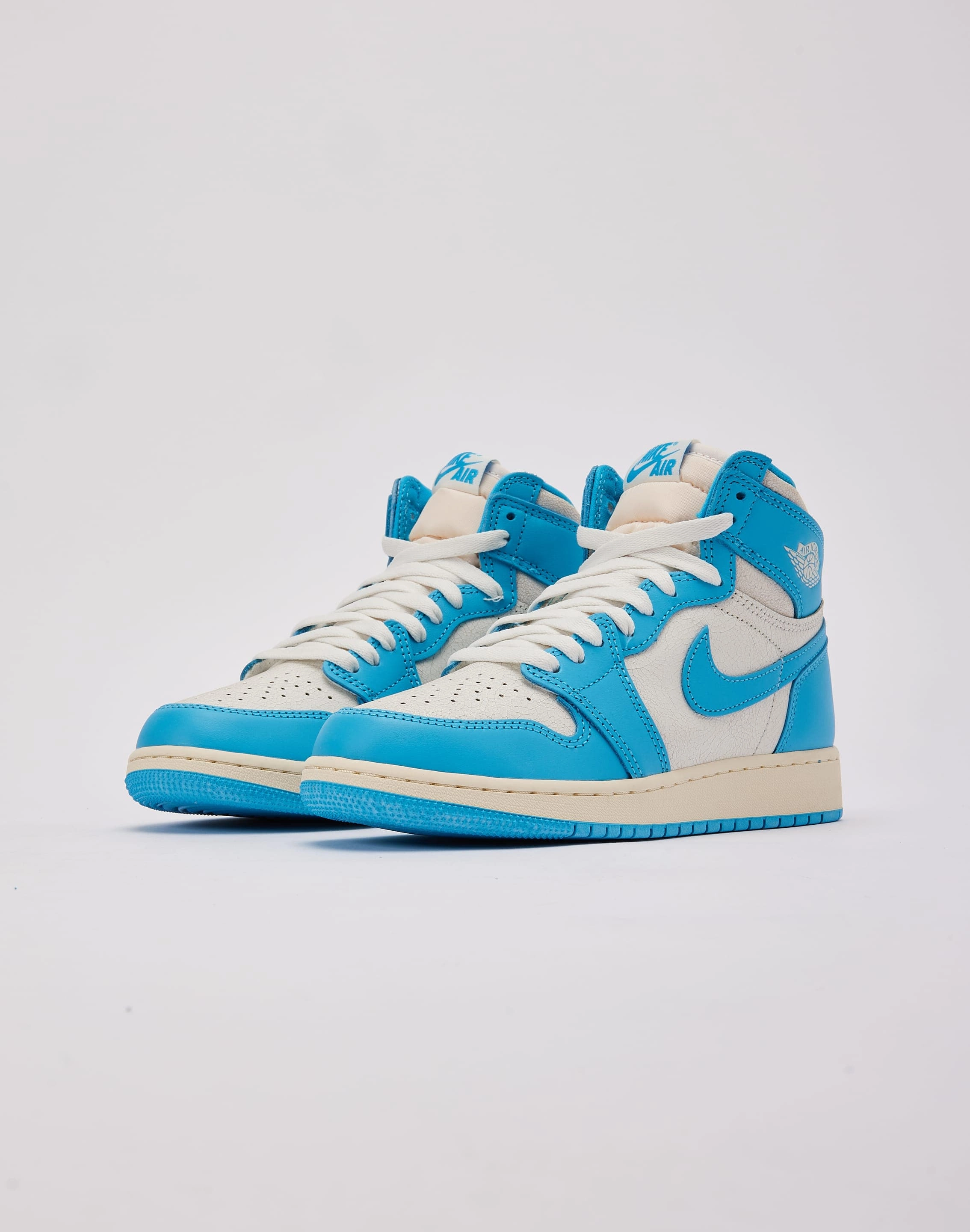 Low - top kids' shoes Jordan Air Jordan 1 Retro High OG 'UNC Reimagined' Grade-School