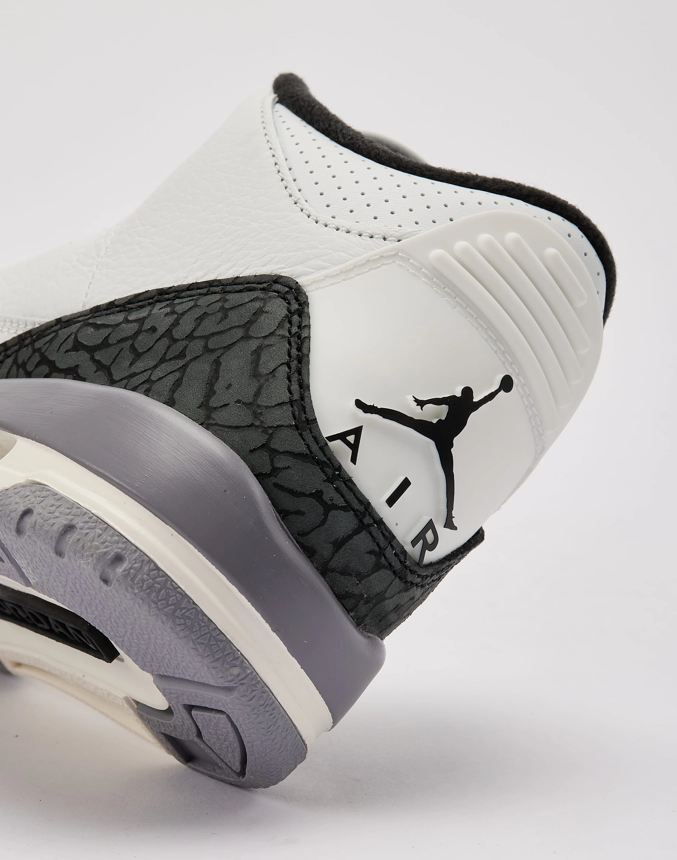 Child's clothing Padded collar Jordan Air Jordan 3 Retro 'Cement Grey' Grade-School