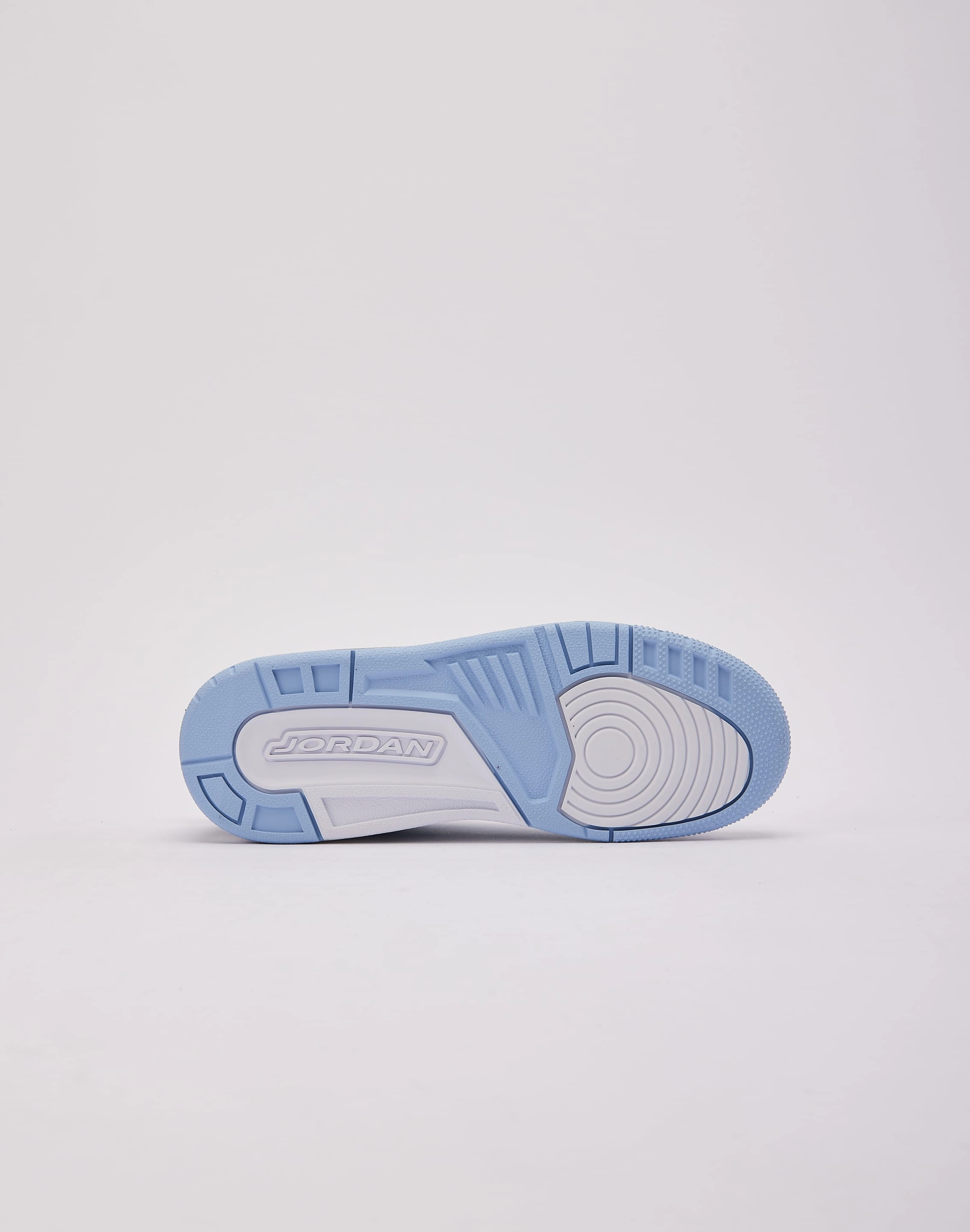 School kids' stuff Middle - school - sized shoes Jordan Spizike Low Grade-School