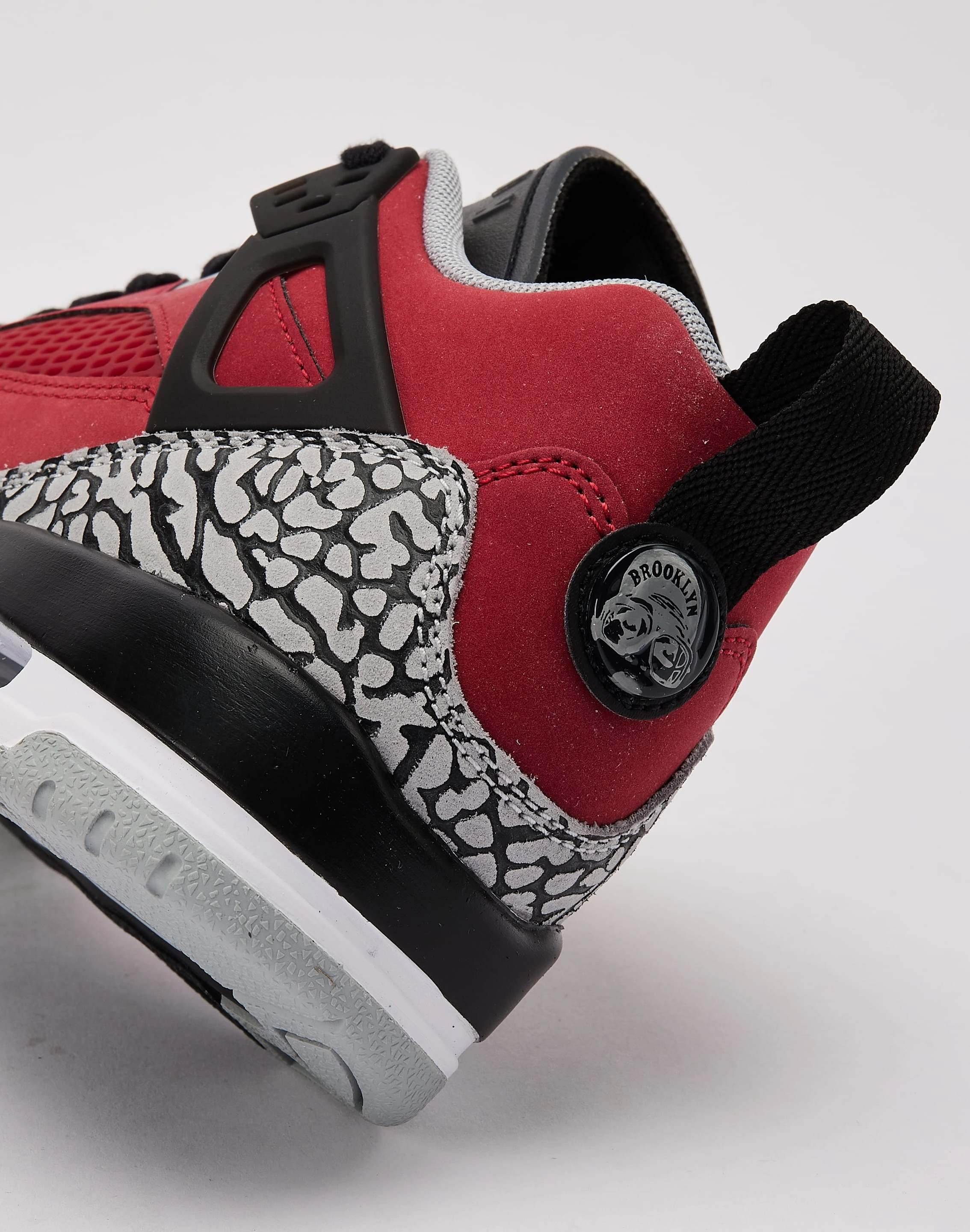 Jordan Spizike Low Grade-School Slip Resistant