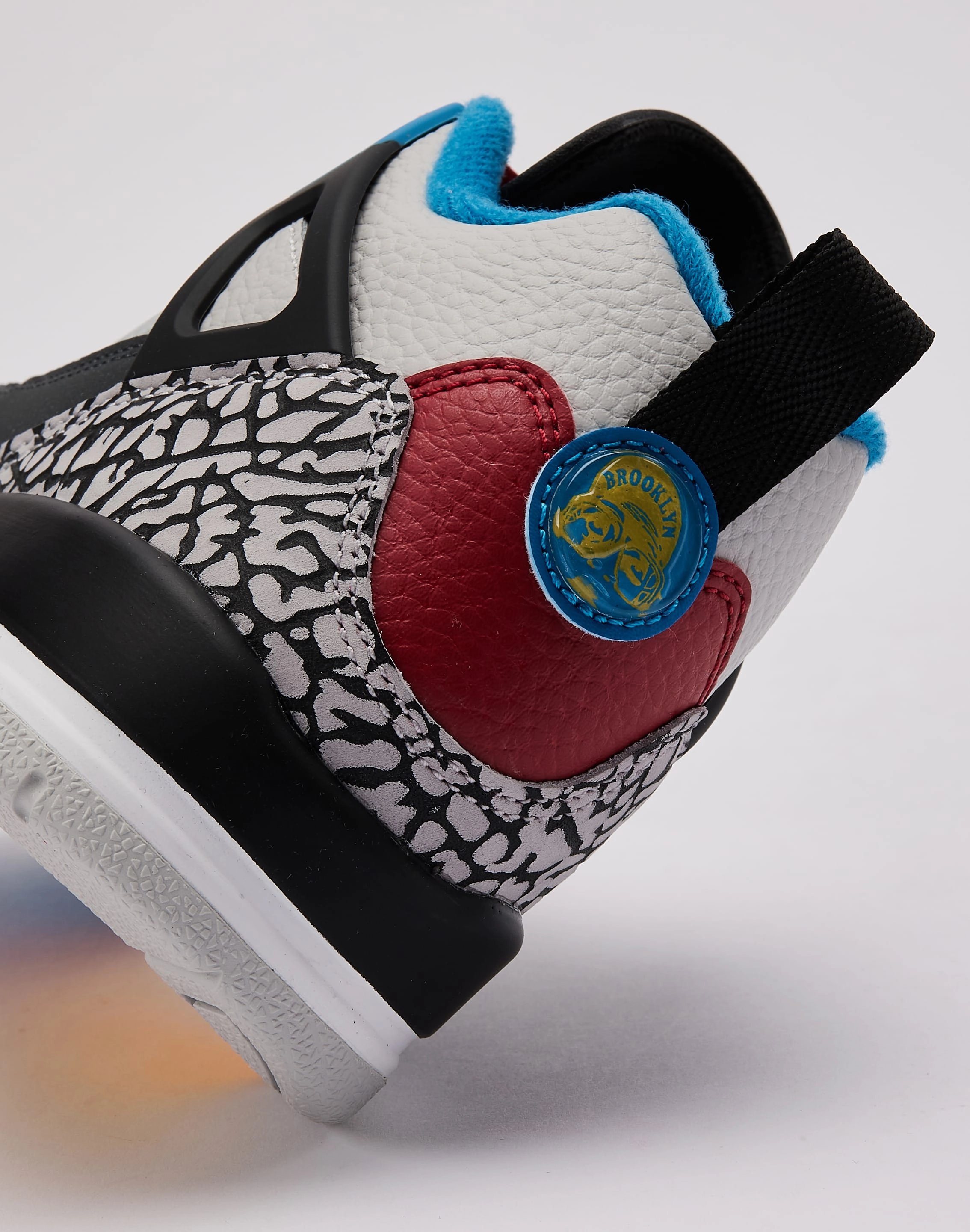 Lightweight Design Jordan Spizike Low SE Grade-School