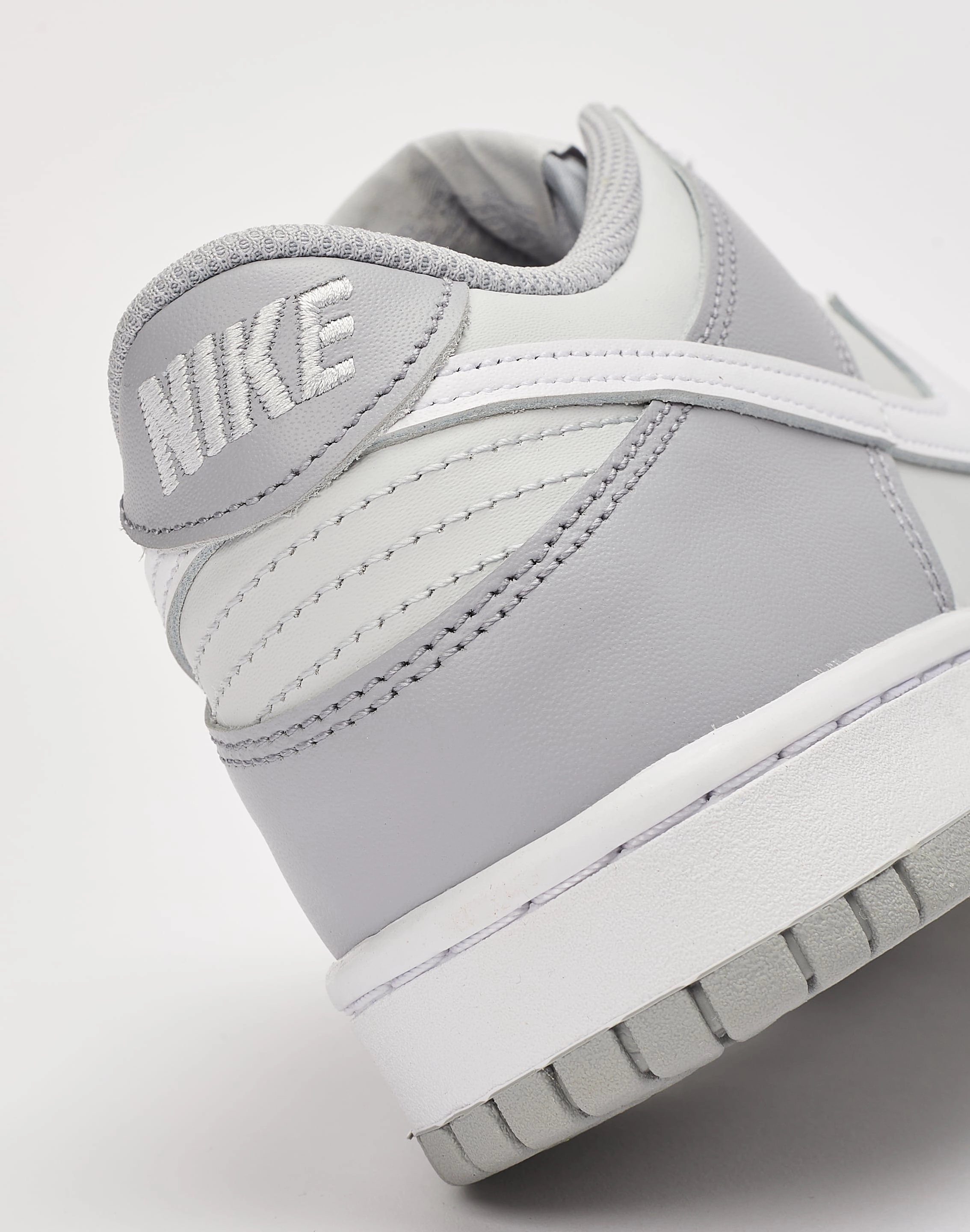 Nike Dunk Low Grade-School hook and loop closure