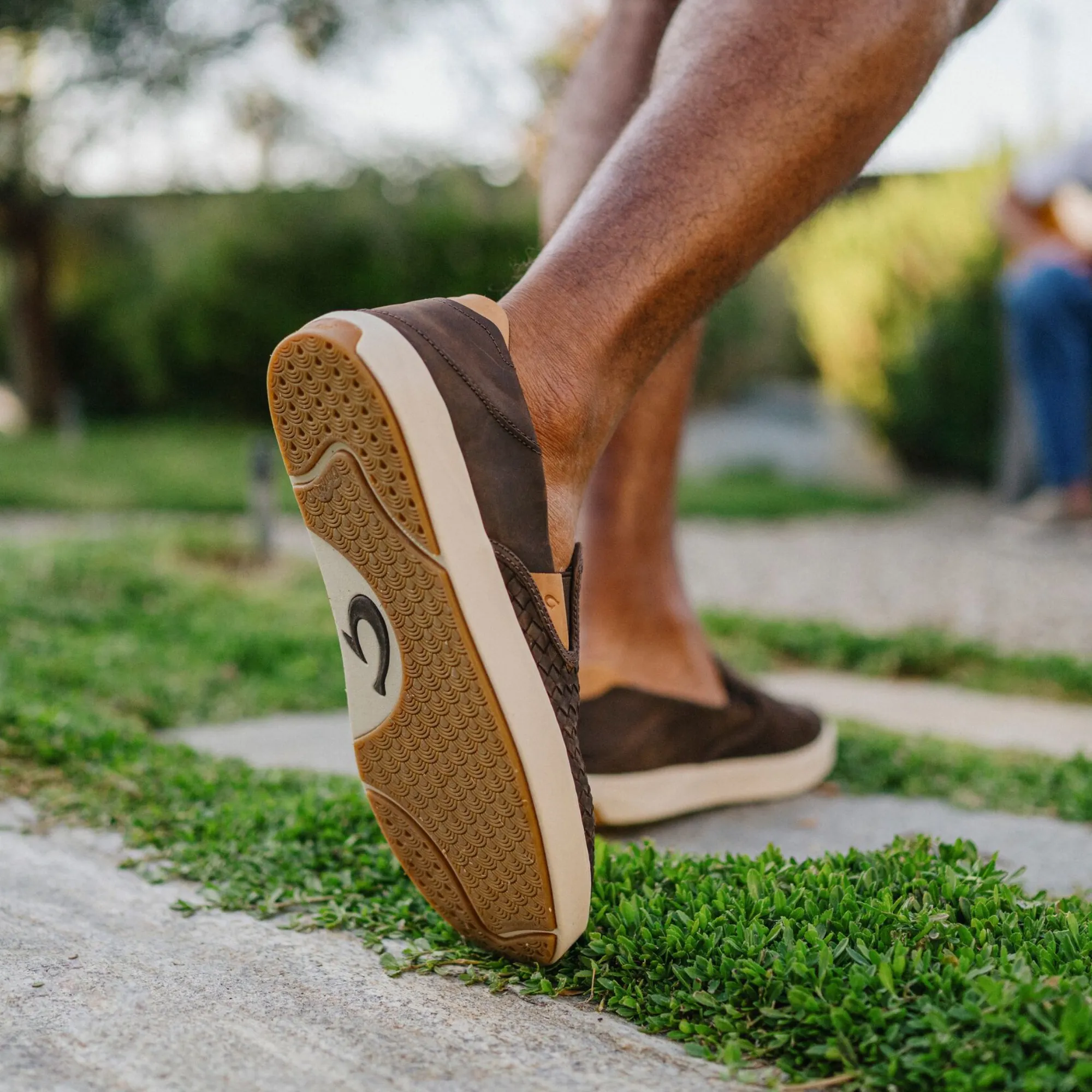 Elastic Backstrap Step In Comfort Lae'ahi Lauhala  -  Dark Java