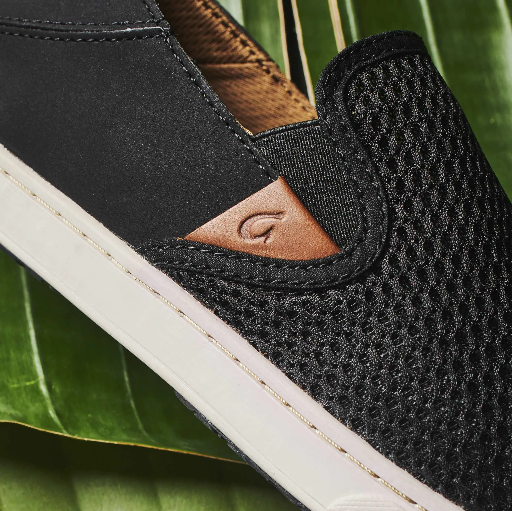Pehuea - Black Easy Slip On Ultra light