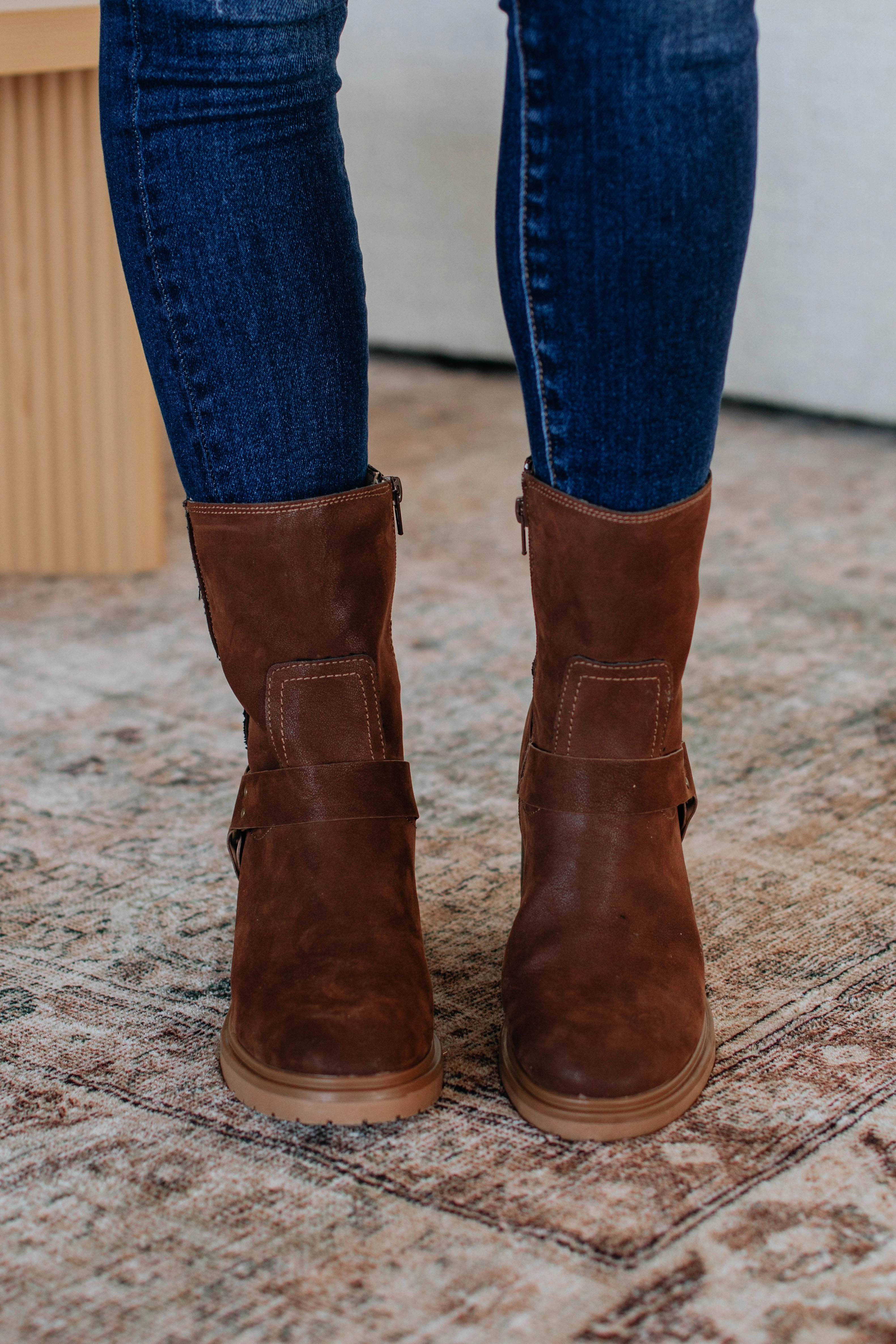 Look No Further Boots Stretchable Collar Design