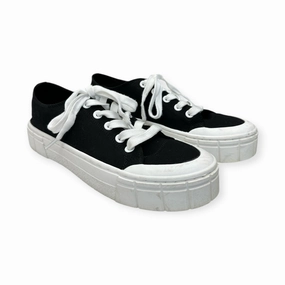 City Style Shoes Sneakers By Mad Love In Black & White, Size: 10