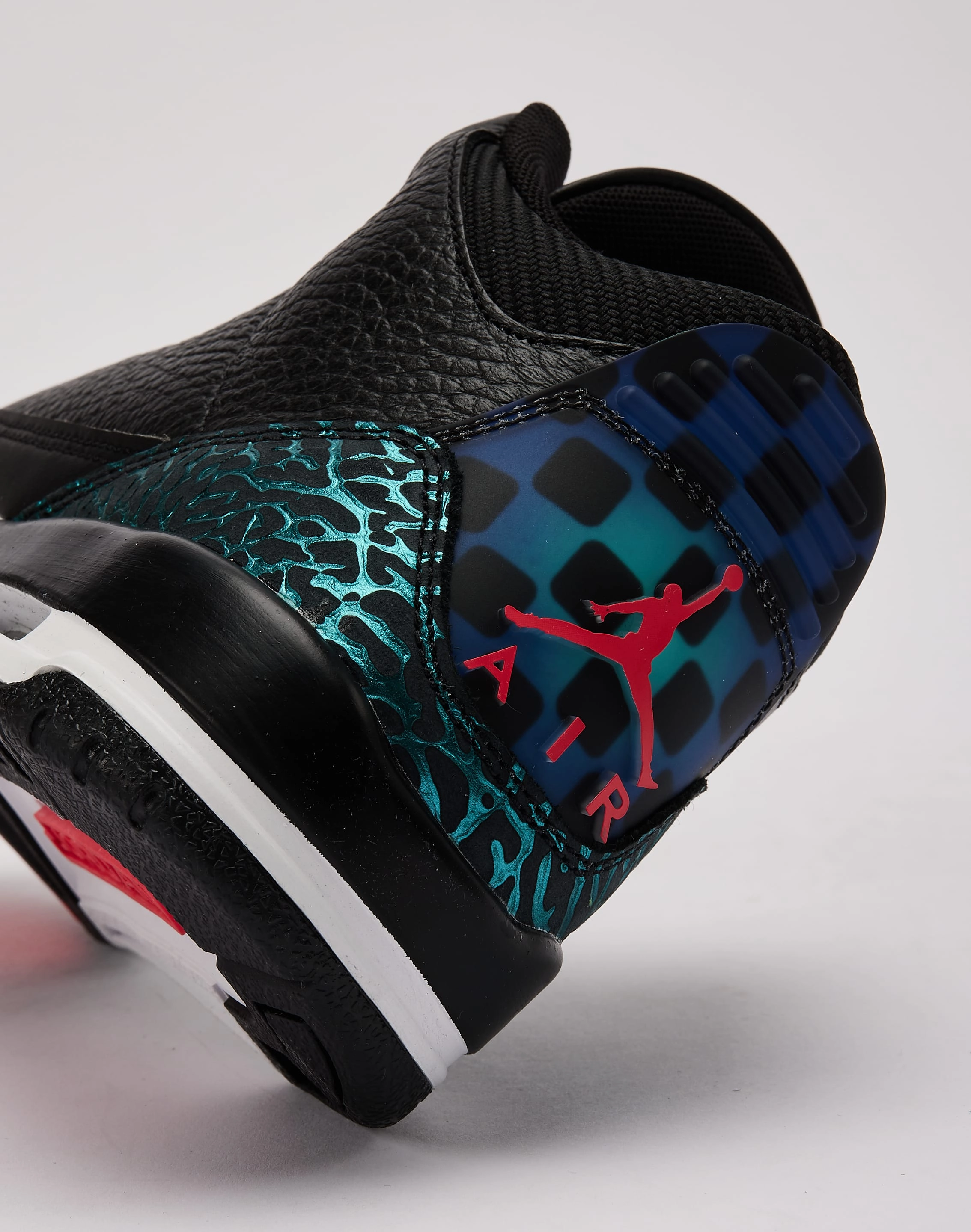 Sporty kids' attire Jordan Air Jordan 3 Retro SE 'Black and Hyper Jade' Grade-School