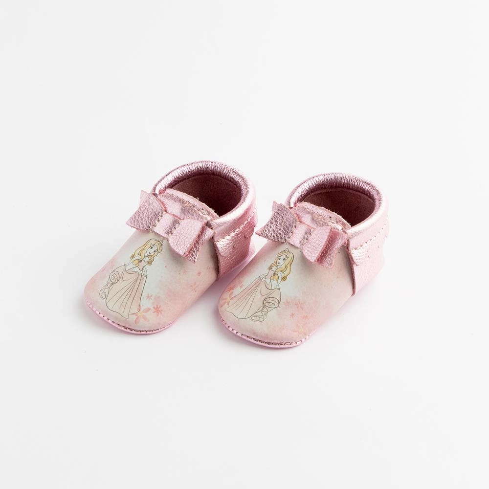 Watercolor Aurora Bow Baby Shoe Seamless Interior