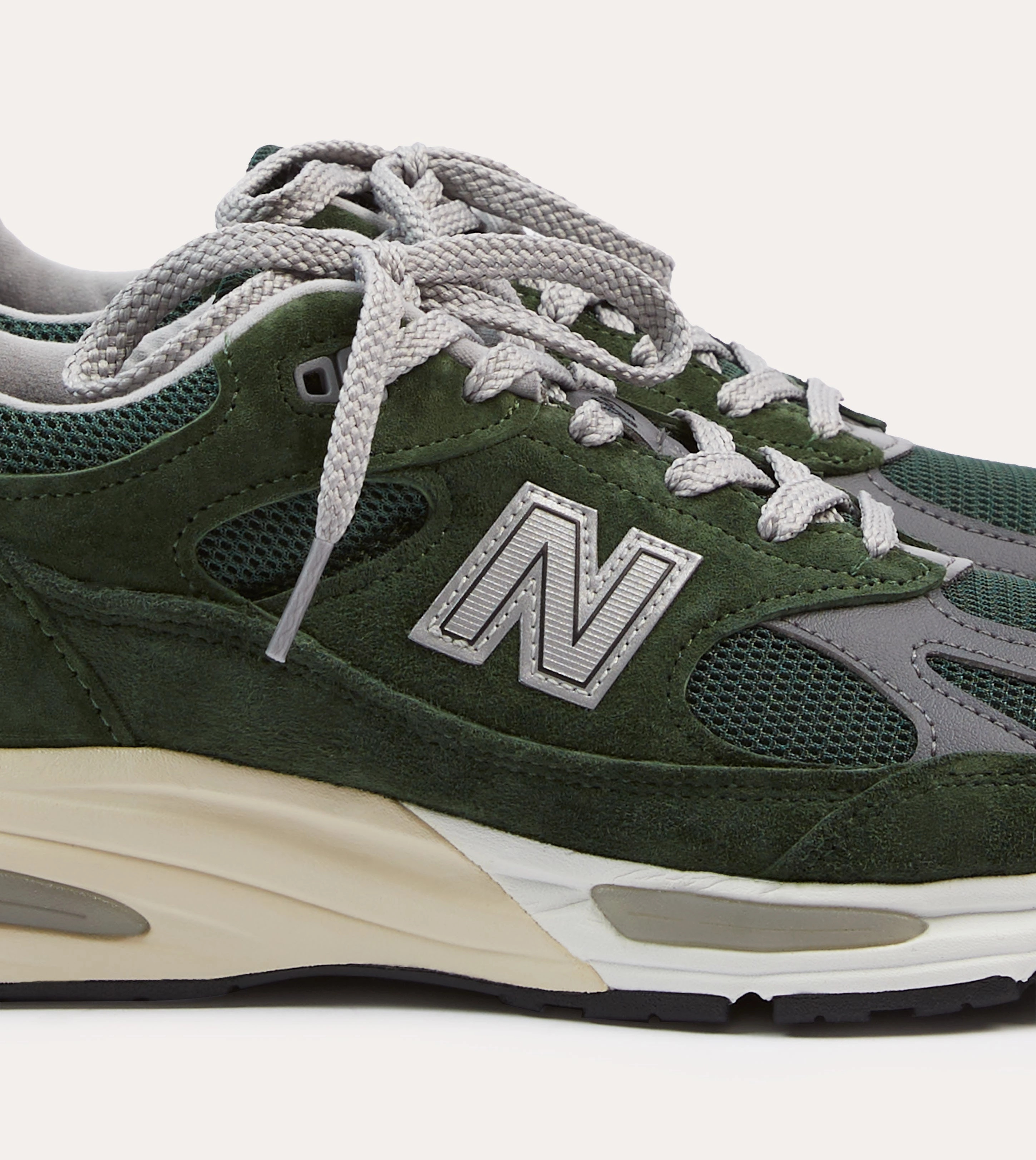 Comfort Stand New Balance Kombu Green Made in UK 991v2 Trainers