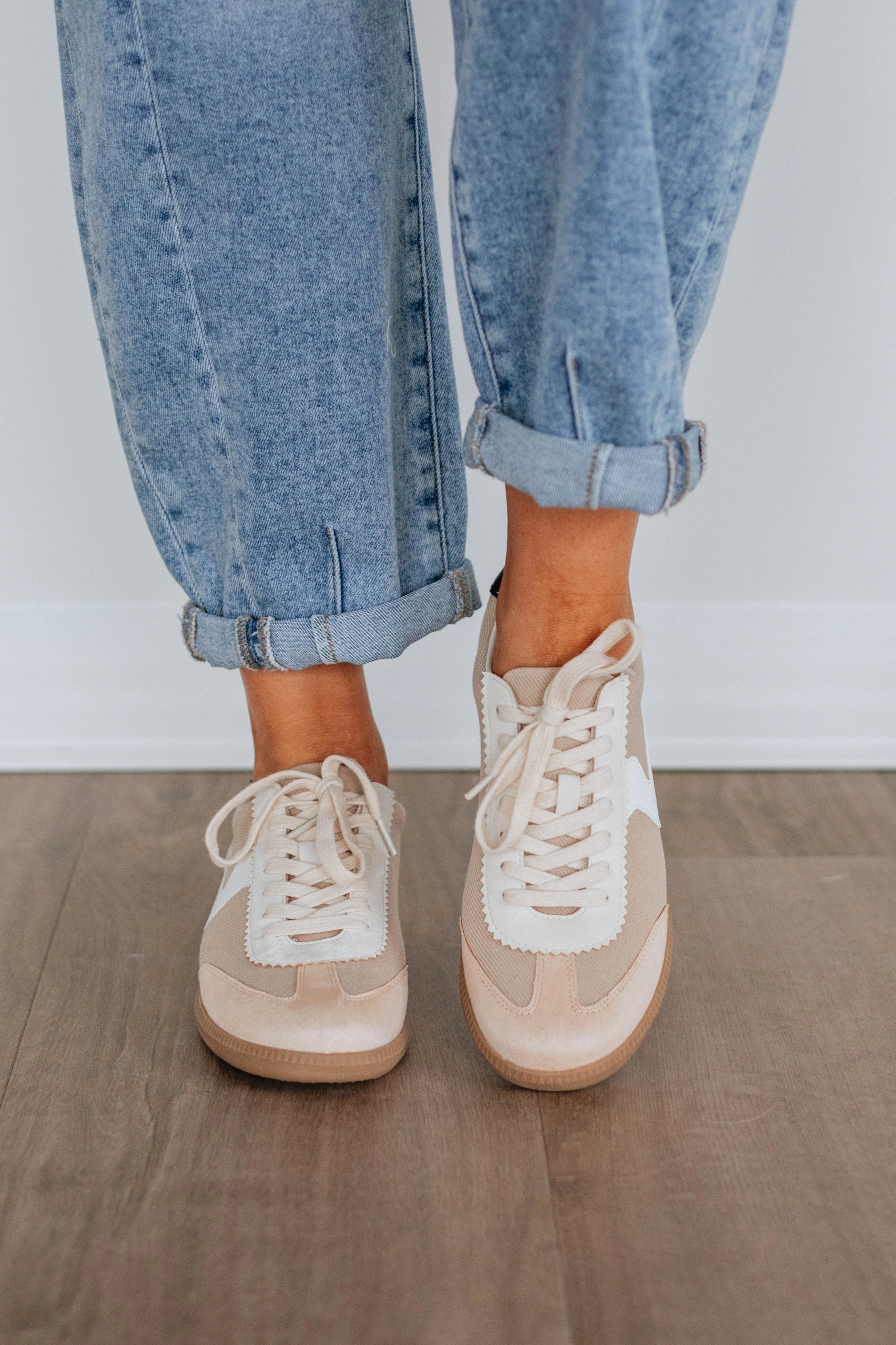 Meet You There Sneakers Bright tone