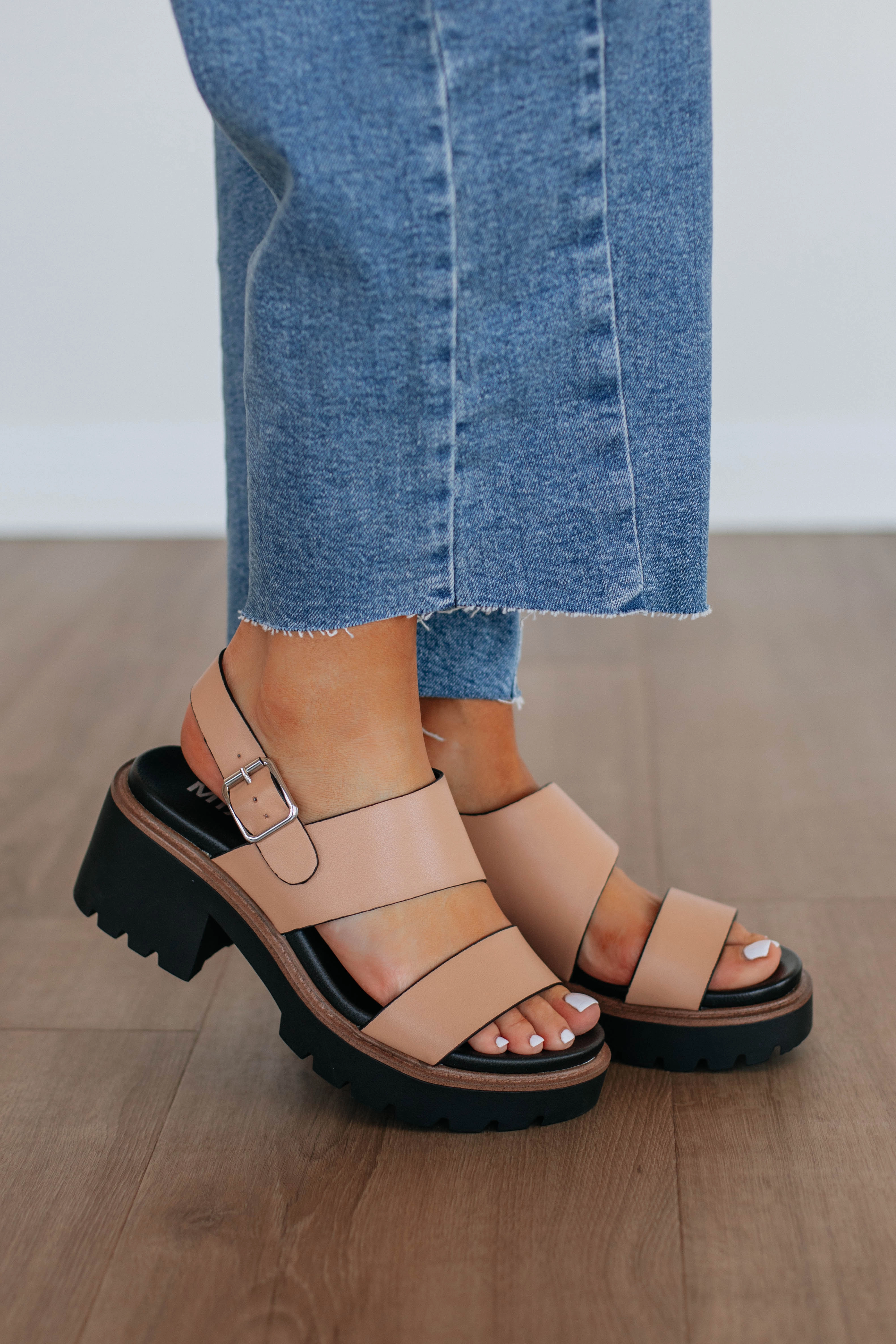 Attitude Upgrade Heels - Tan New Drop Fast pace