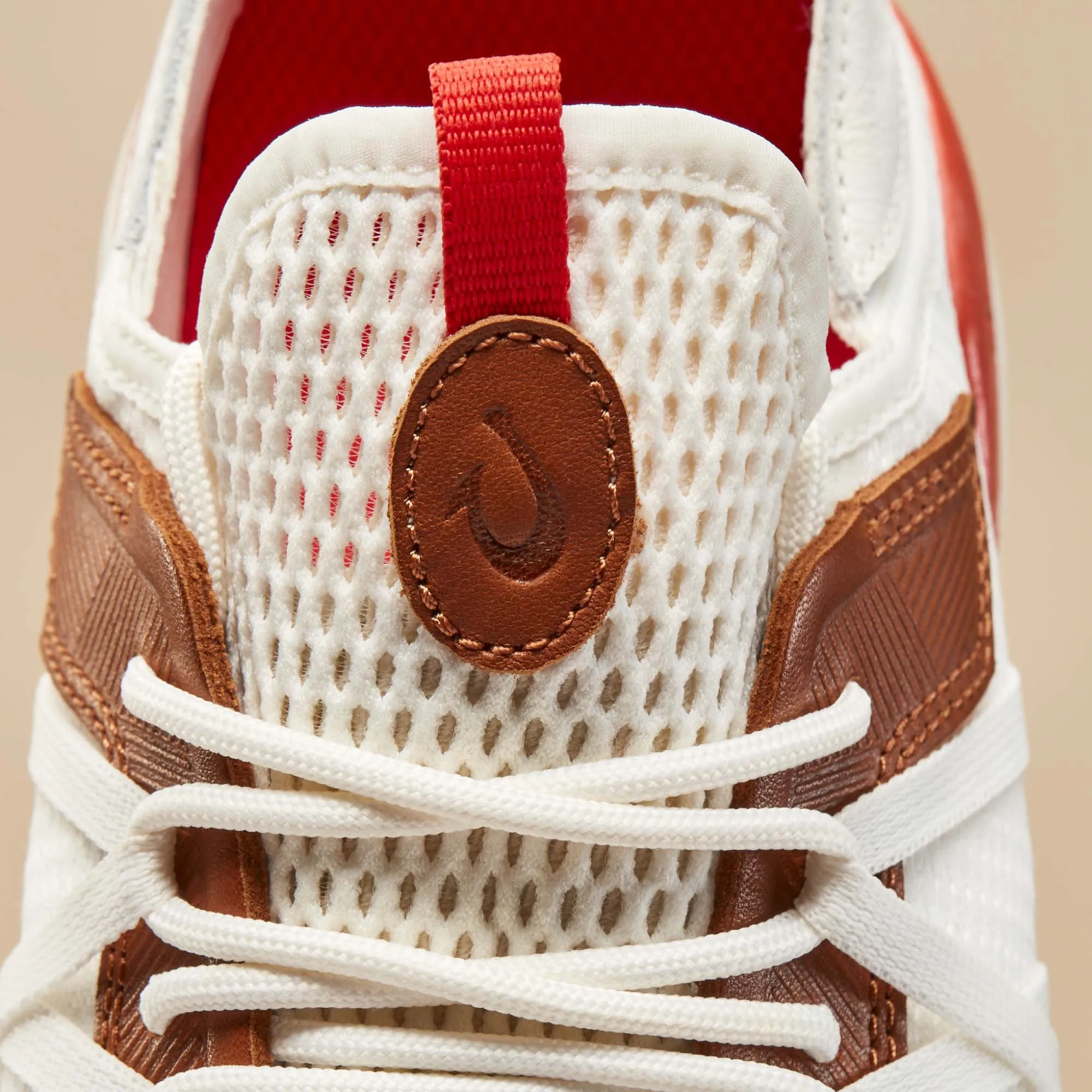 Mio L  - Bright White / Red Lava Agile Fit