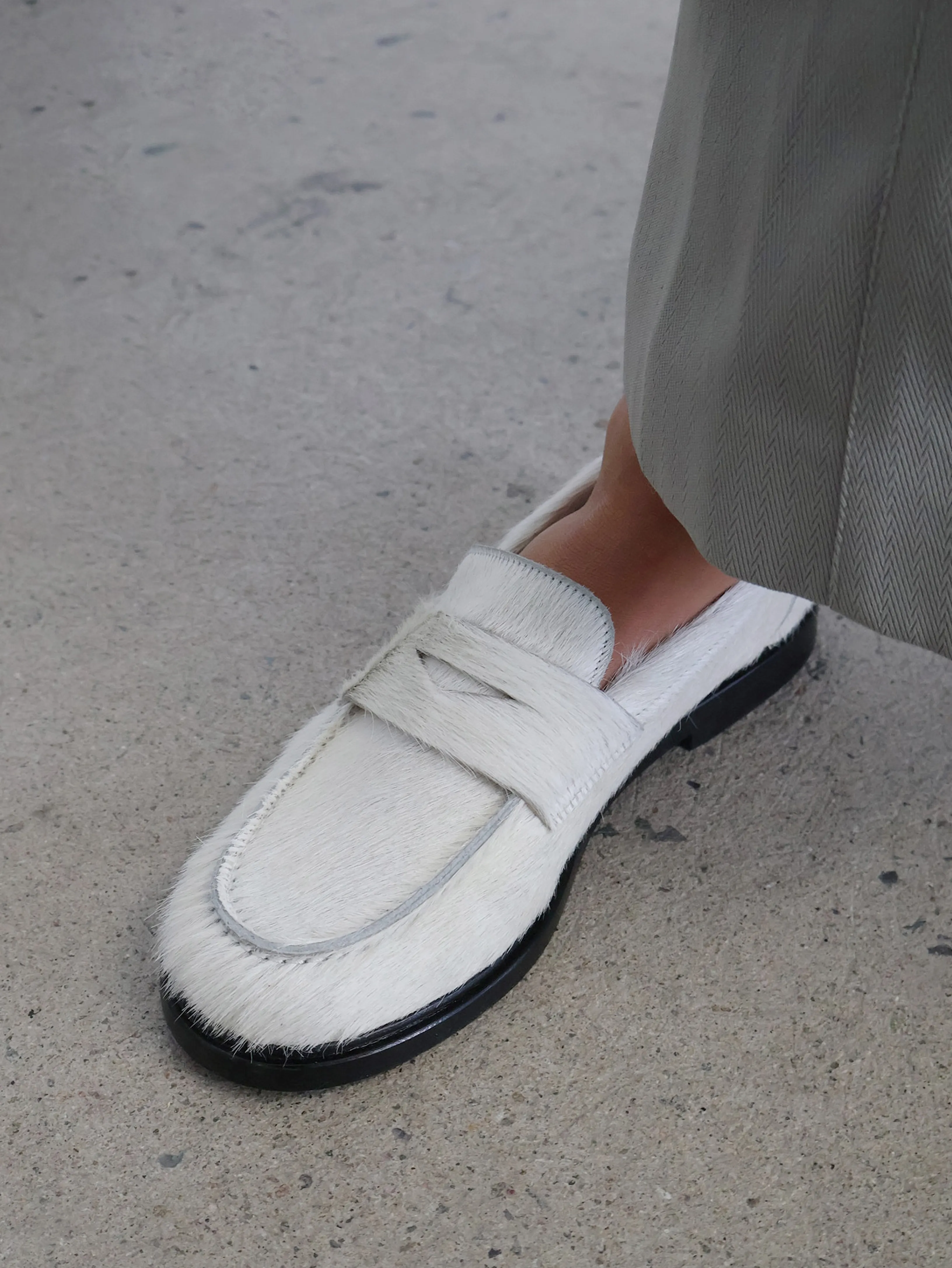 Premium Material Footwear Trail Glow Orio White Loafer