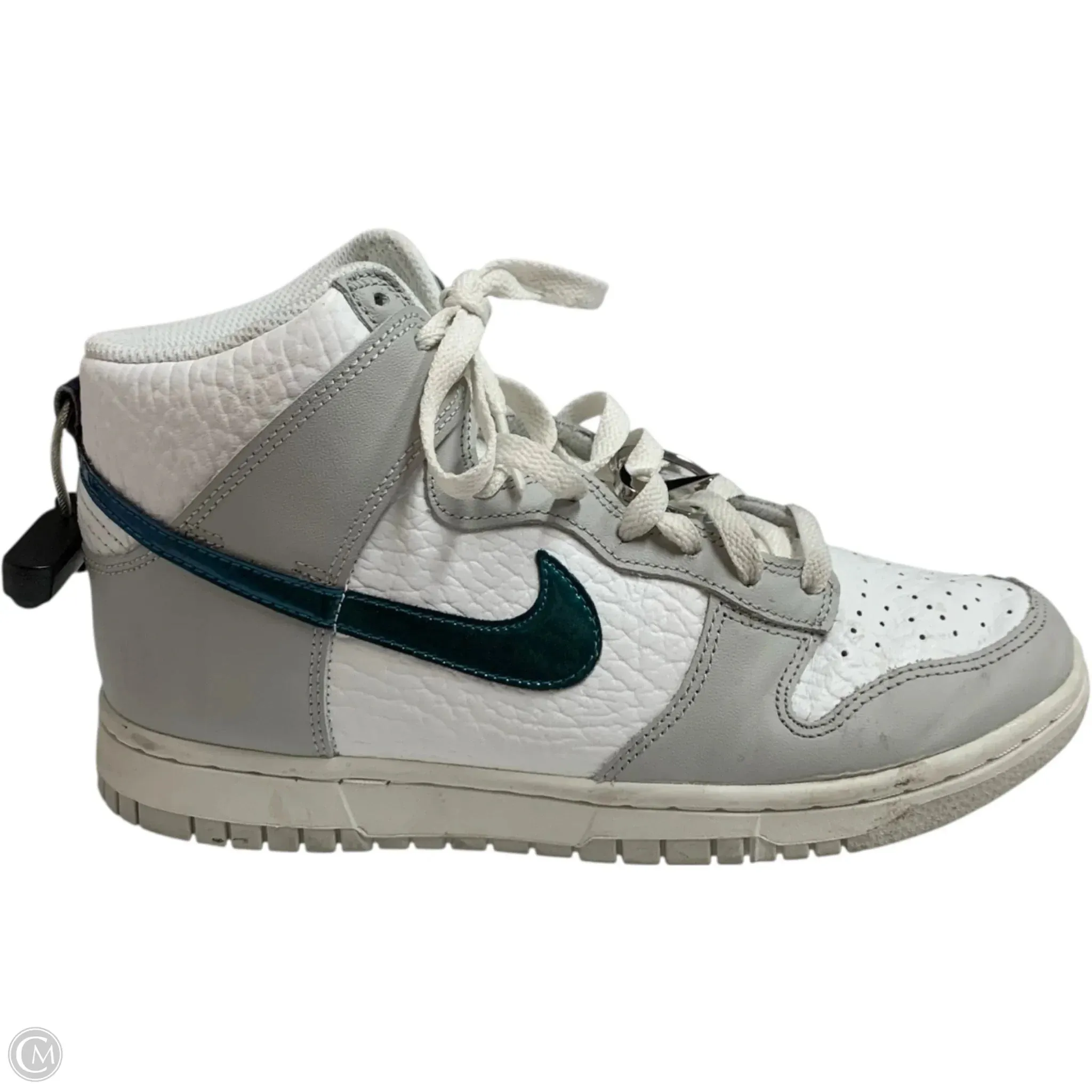 Shoes Sneakers By Nike In Green & White, Size: 8 Smooth Upper