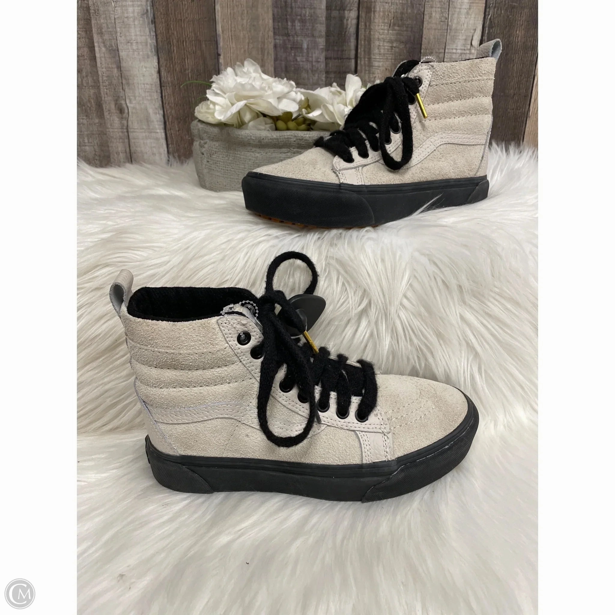 Shoes Sneakers By Vans In Cream, Size: 7.5 Cushioned performance Neutral Control