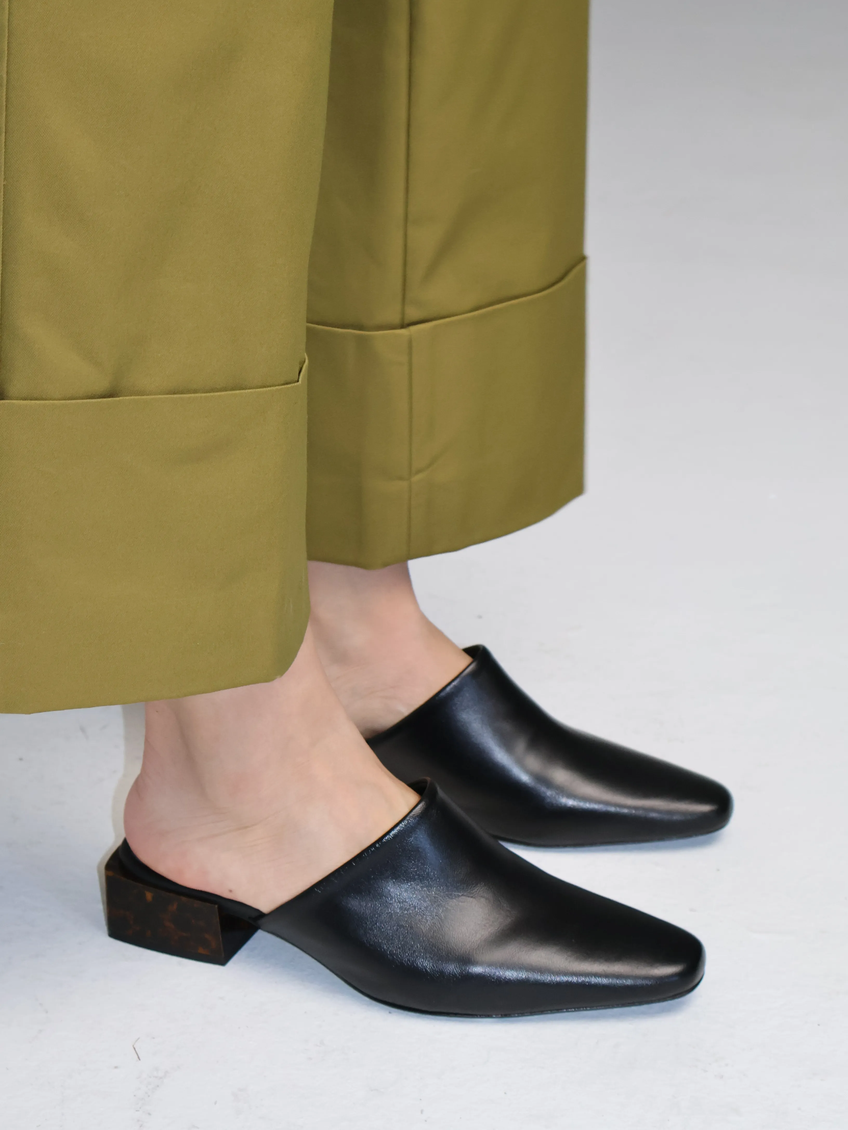 Comfortable Edge Navio Black Mule