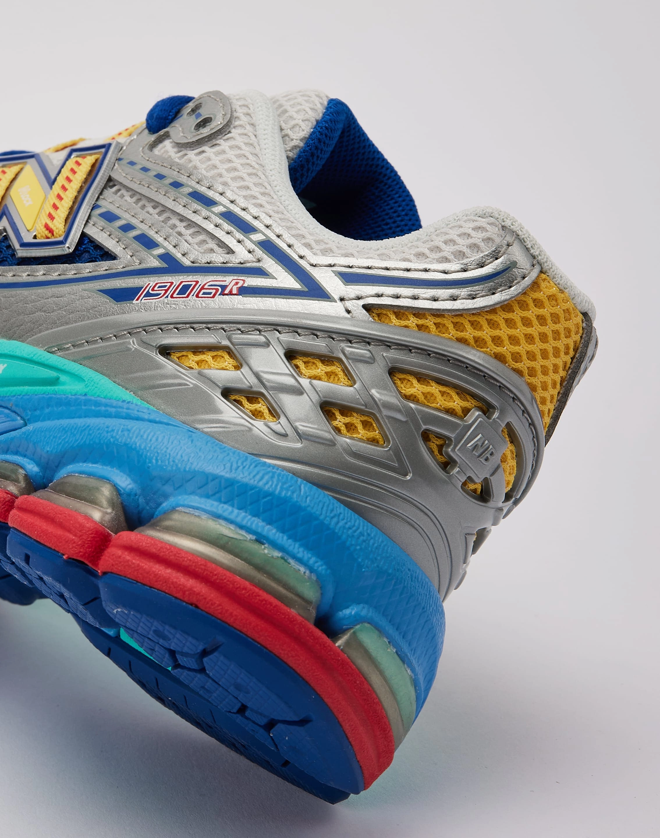 New Balance 1906R 'Moon Sign' Pre-School retro look beach running option