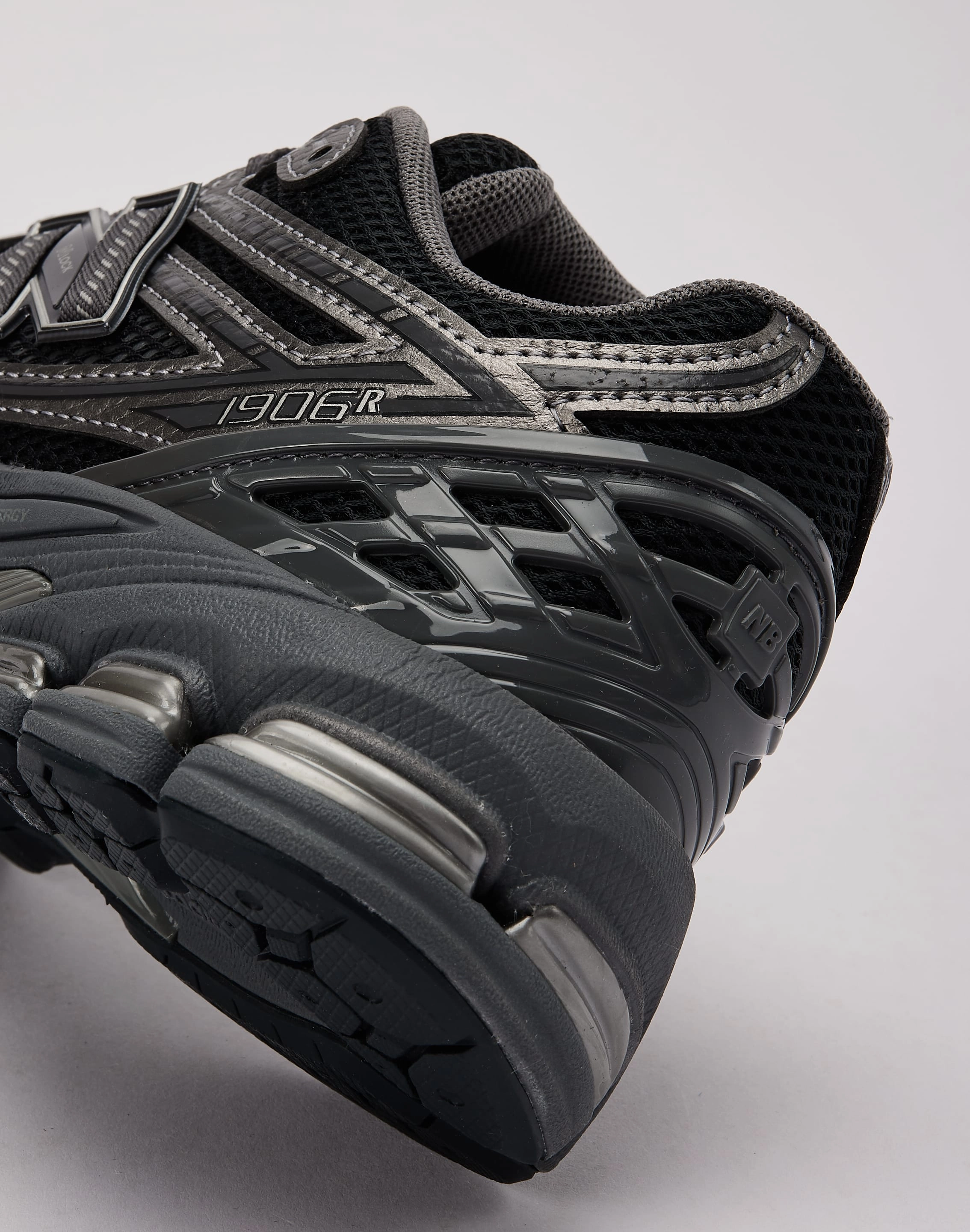 New Balance 1906R Grade-School night - running safety