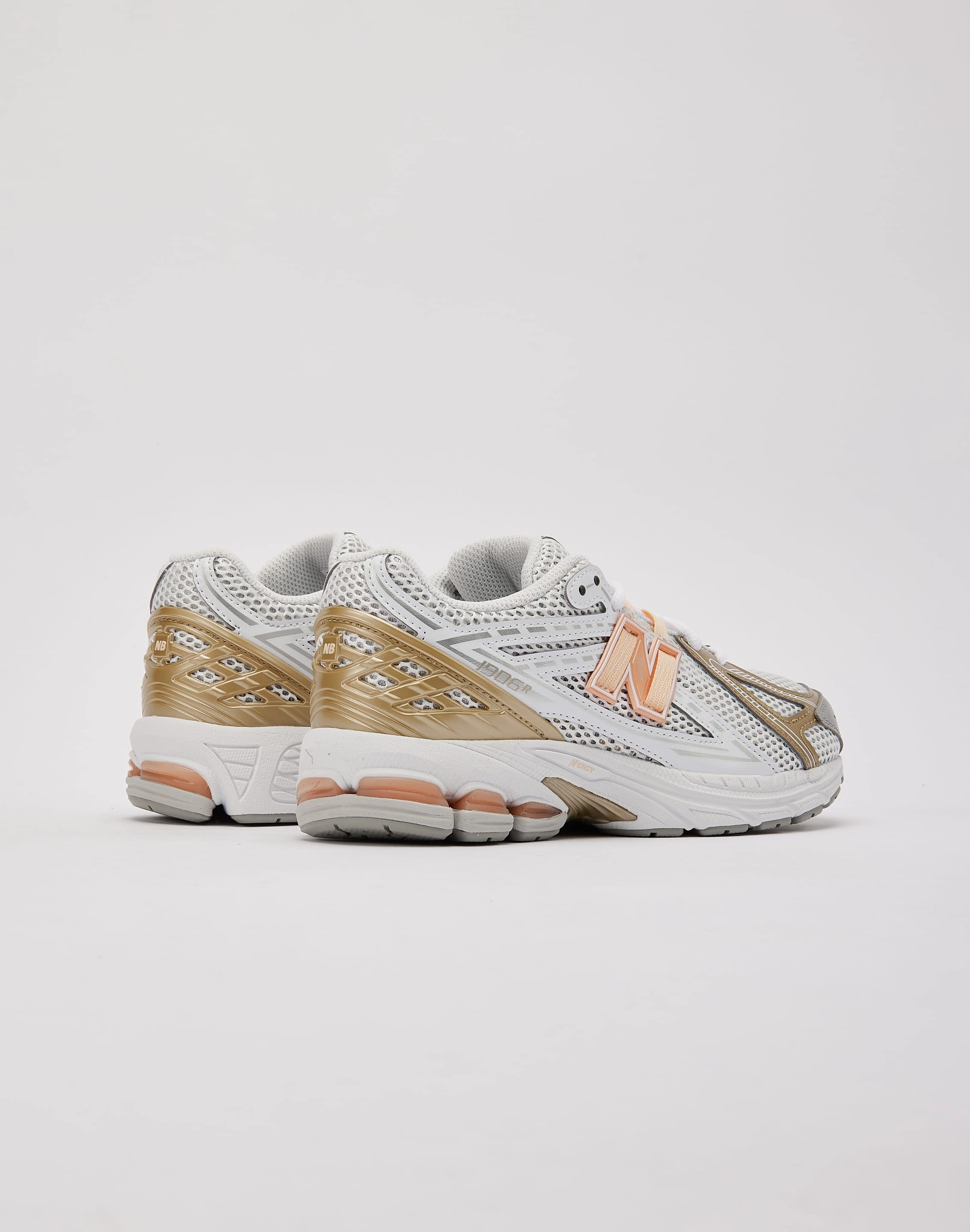 court players' shoes weekend runners New Balance 1906R Grade-School