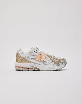 Night running safety New Balance 1906R Grade-School