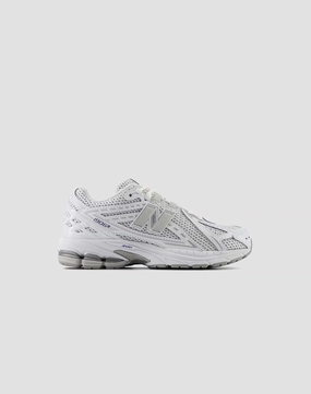 flat sole shoes New Balance 1906R Grade-School