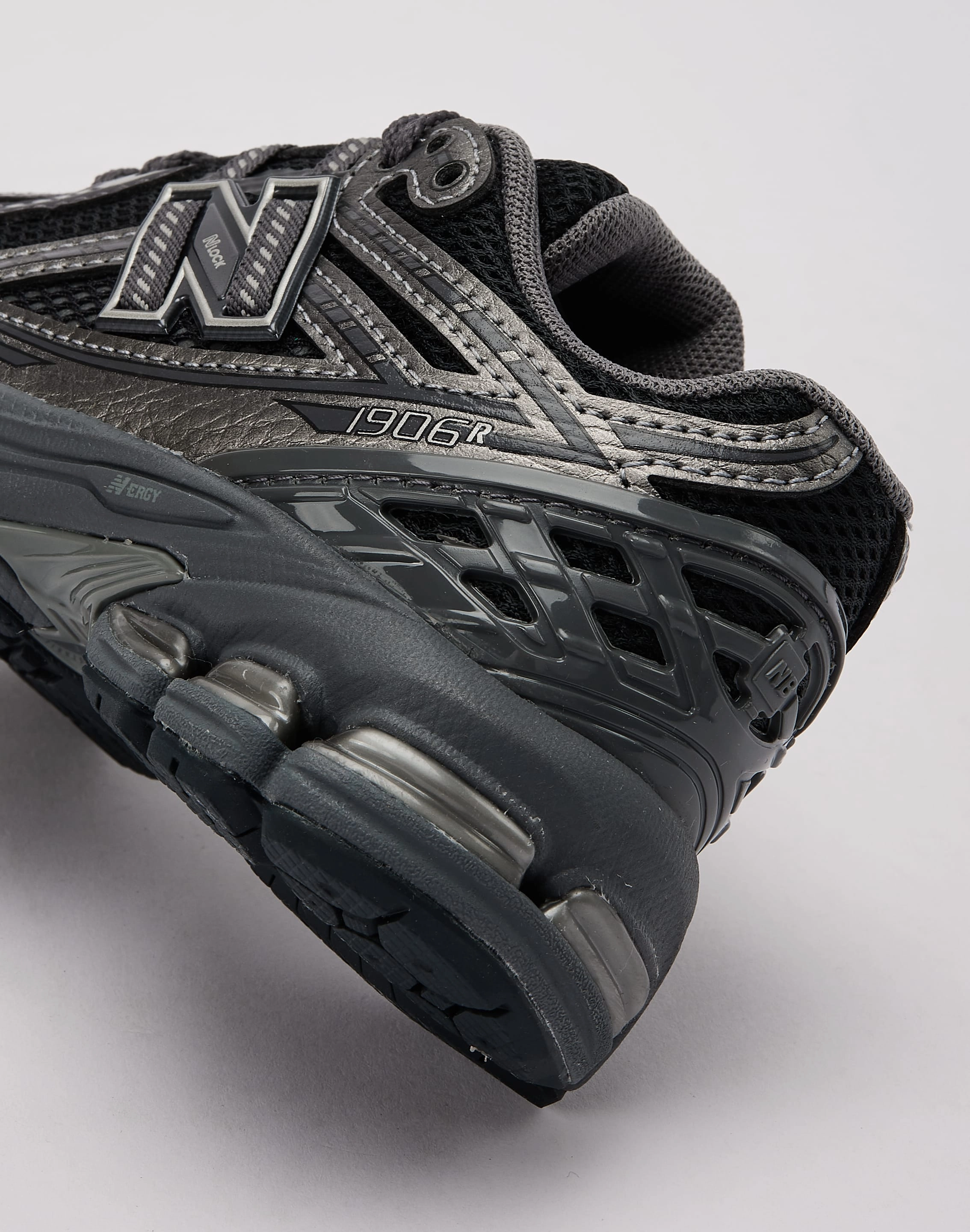 New Balance 1906R Pre-School odor - resistant shoes