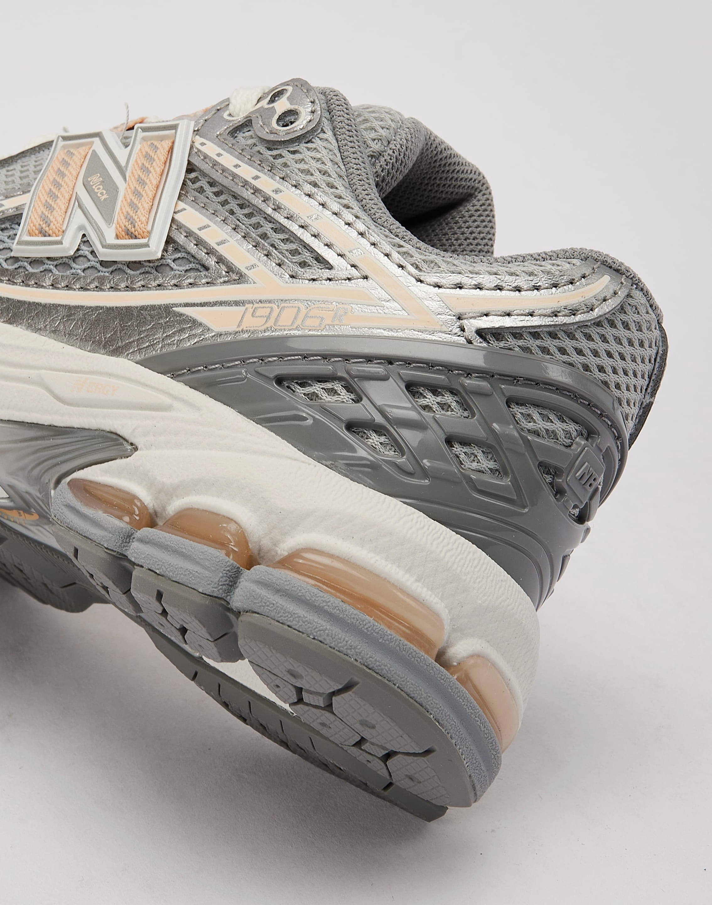 foam sole New Balance 1906R Pre-School