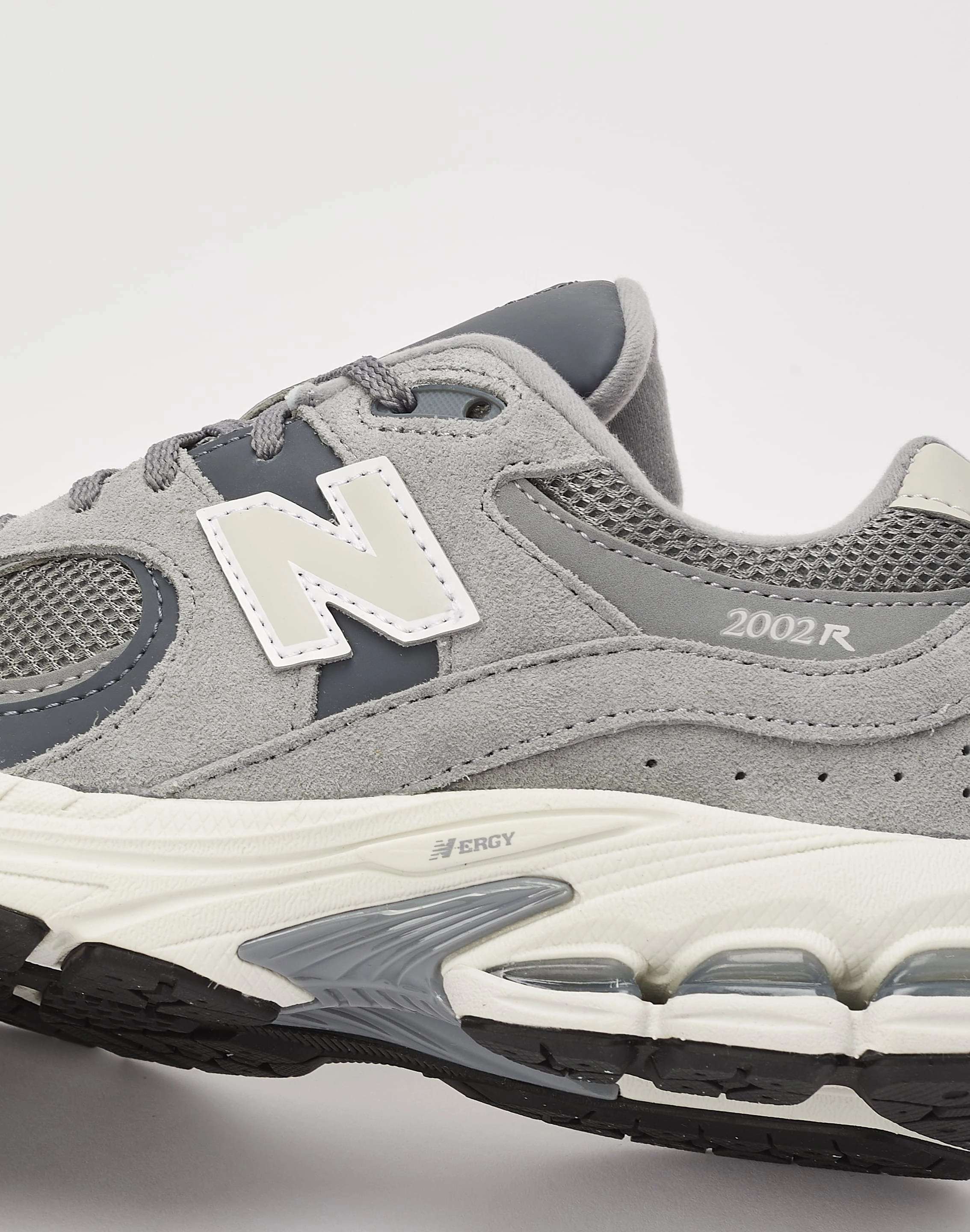 short - distance runner shoes Solo New Balance 2002R Grade-School