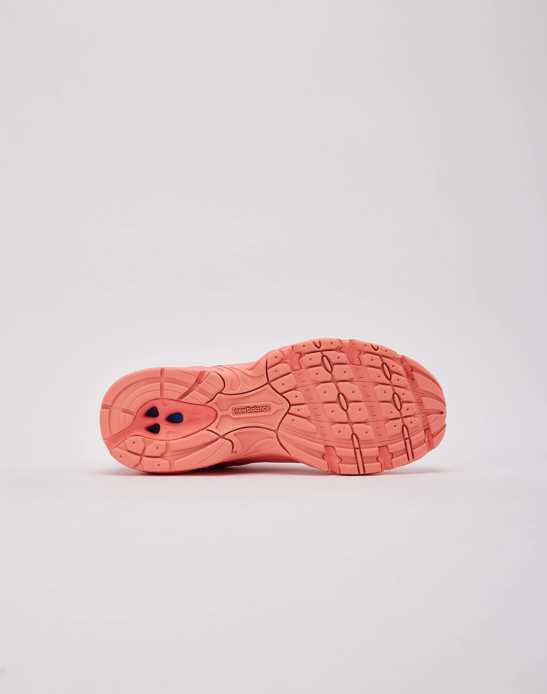 Microtextured Grip mid - top footwear New Balance 530 Grade-School