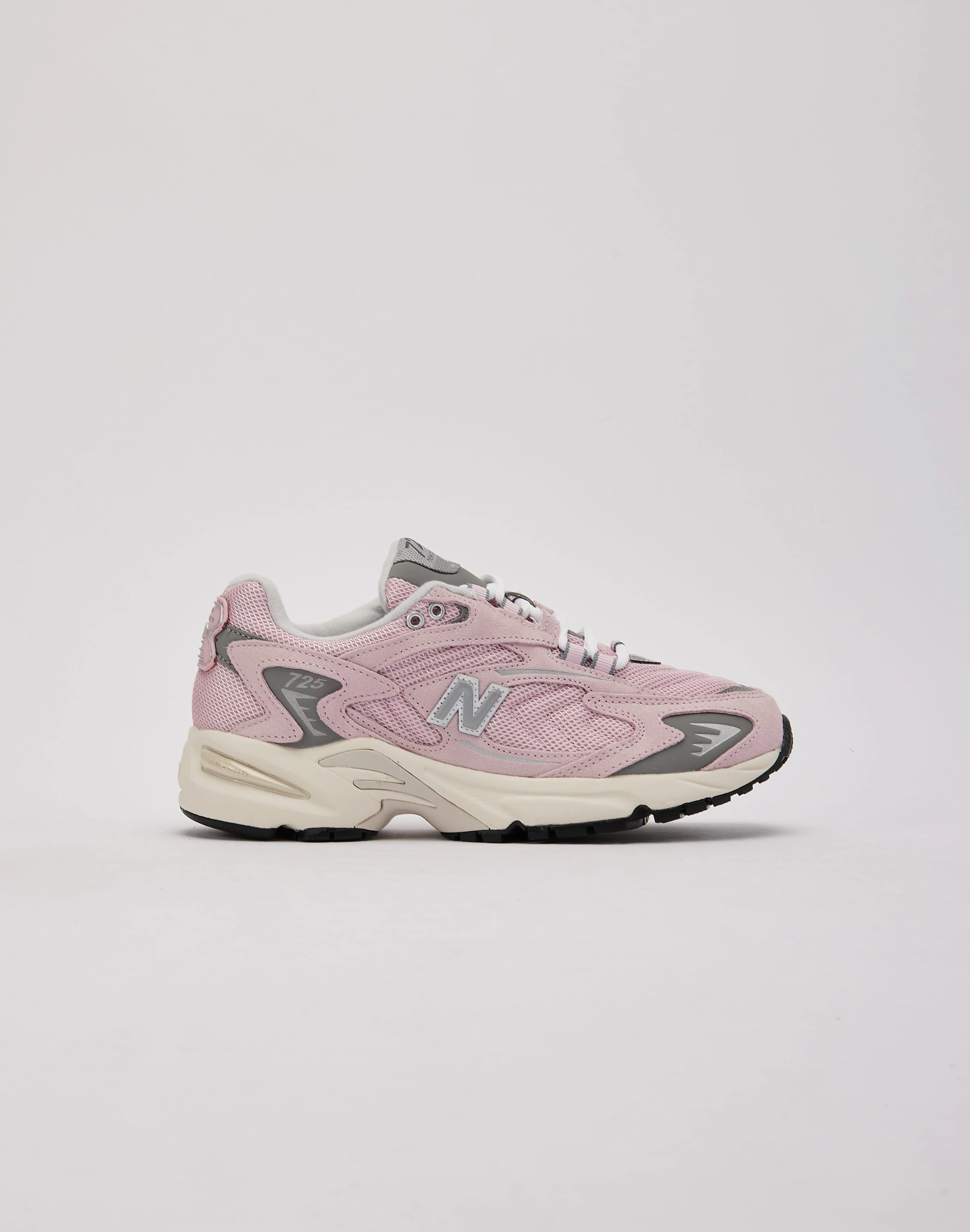 New Balance 725v1 Grade-School Seamless Knit Fabrication