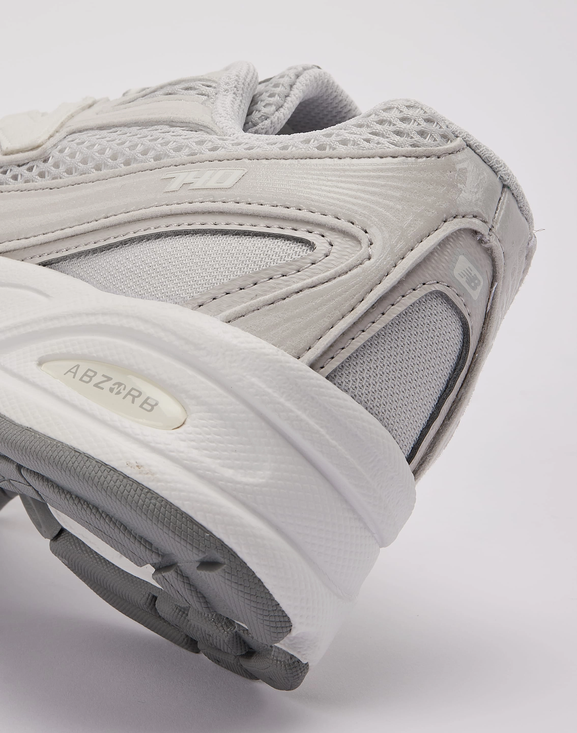 Style - updated youth enthusiasm New Balance 740 Grade-School