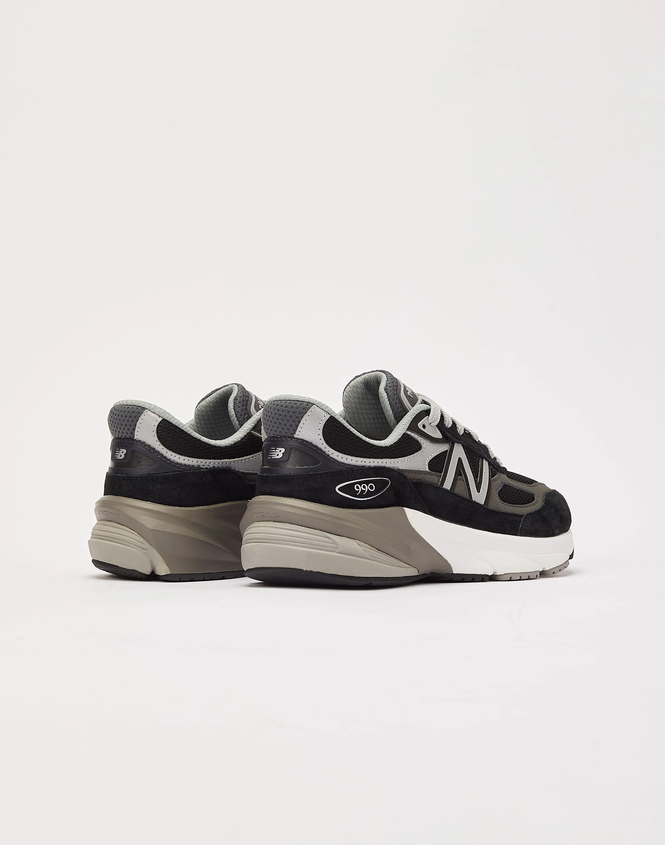Hand washable New Balance 990v6 Grade-School
