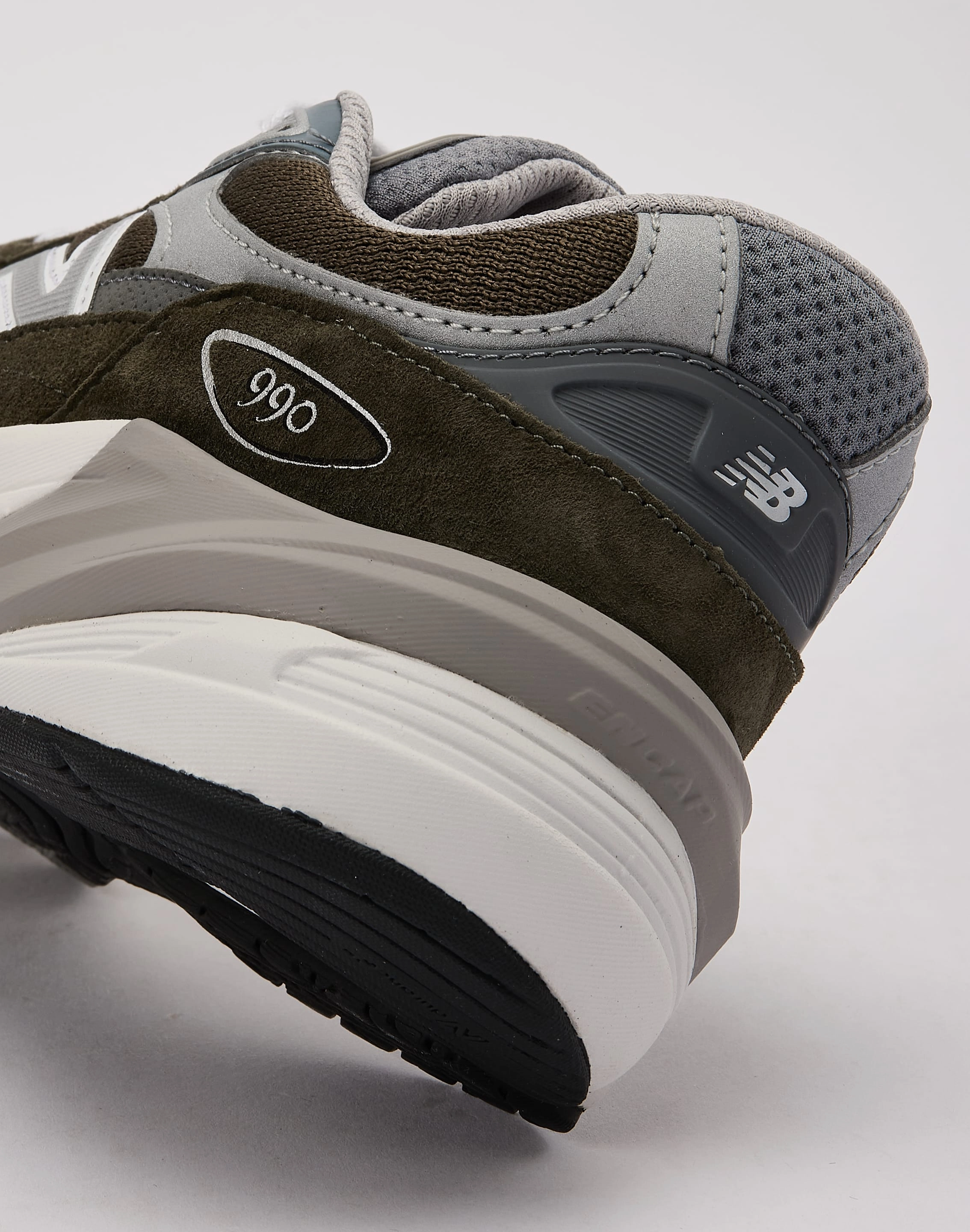 Energy Returning Pods New Balance 990v6 Grade-School