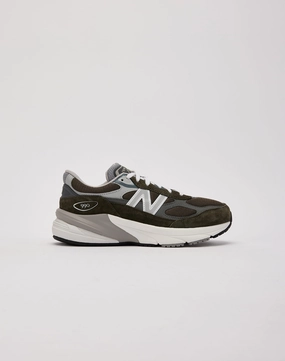 Gradual Transition New Balance 990v6 Grade-School