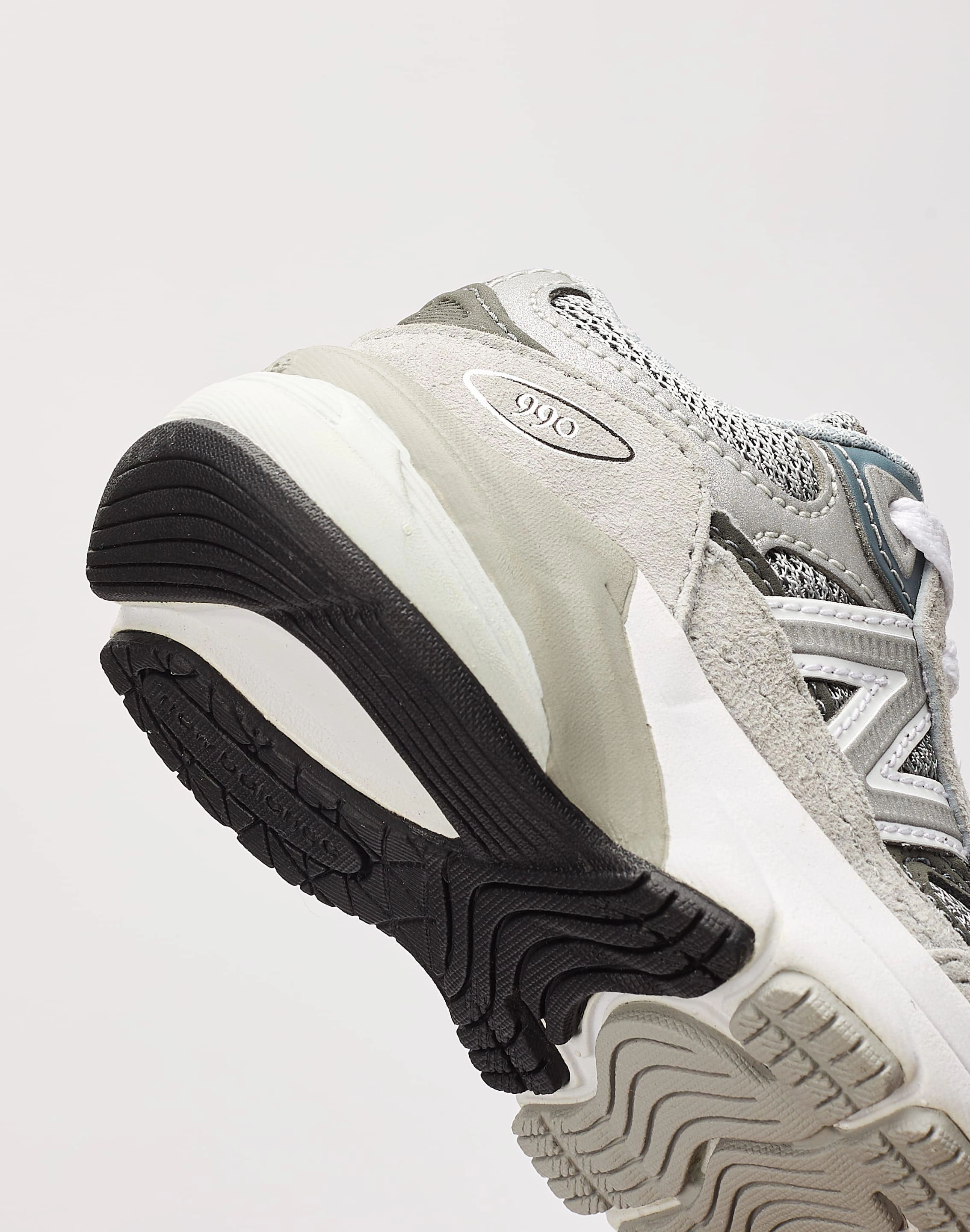 Stable Support New Balance 990v6 Toddler